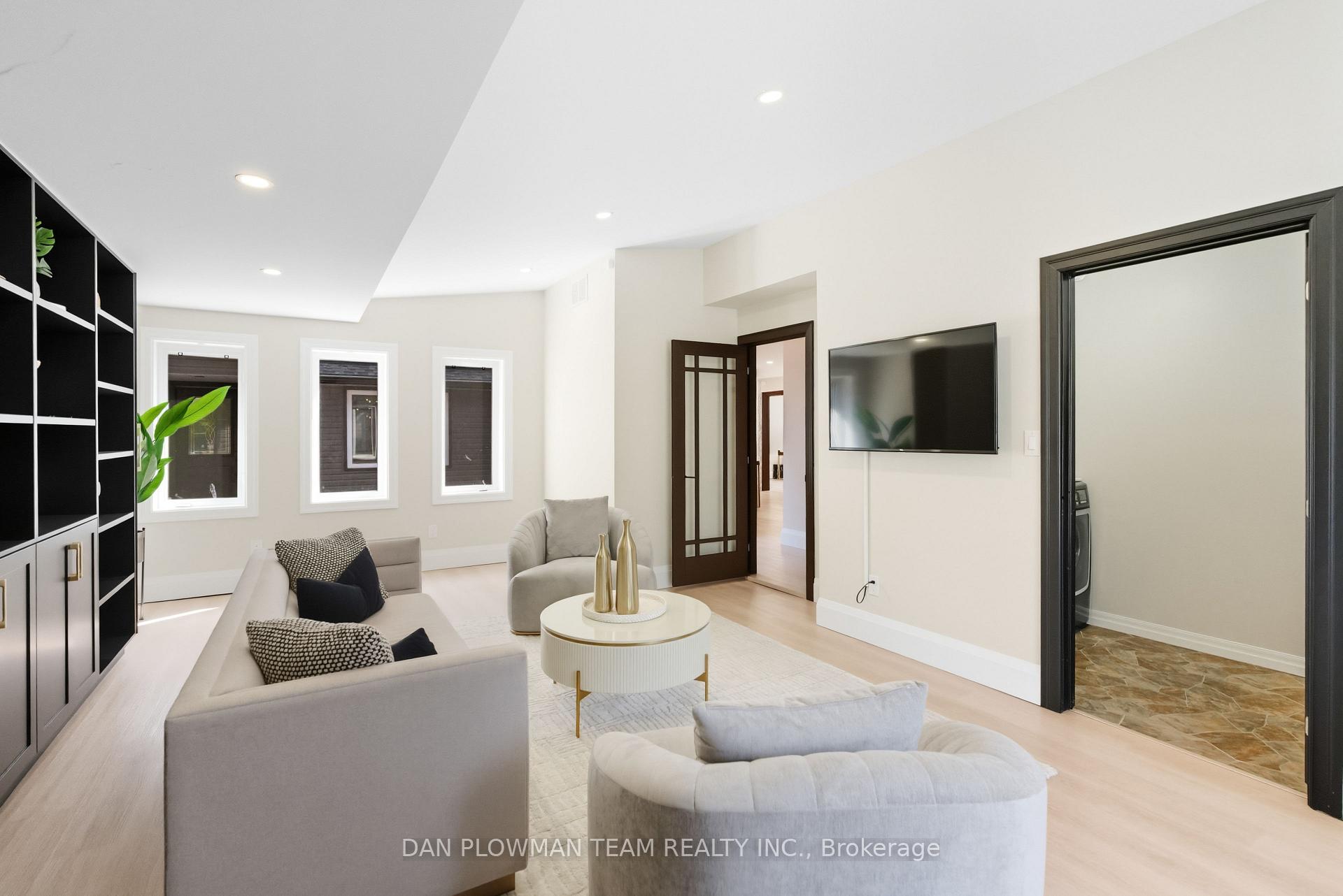 Photo 37 of 1007 Dunlop Street E, Whitby, Downtown Whitby — HOMEH