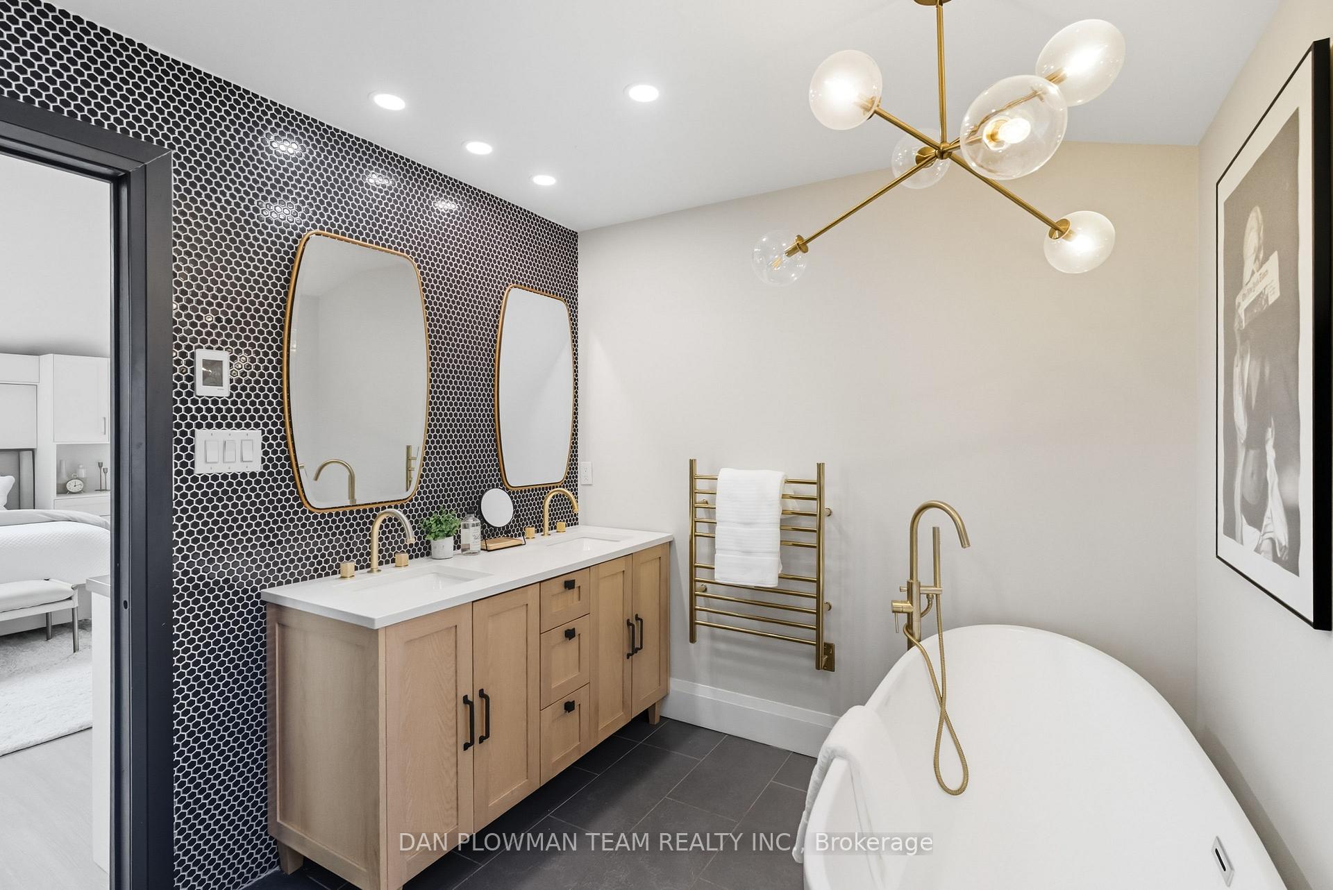 Photo 42 of 1007 Dunlop Street E, Whitby, Downtown Whitby — HOMEH