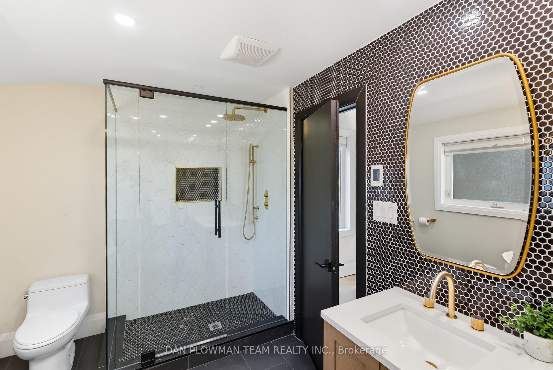 Photo 43 of 1007 Dunlop Street E, Whitby, Downtown Whitby — HOMEH