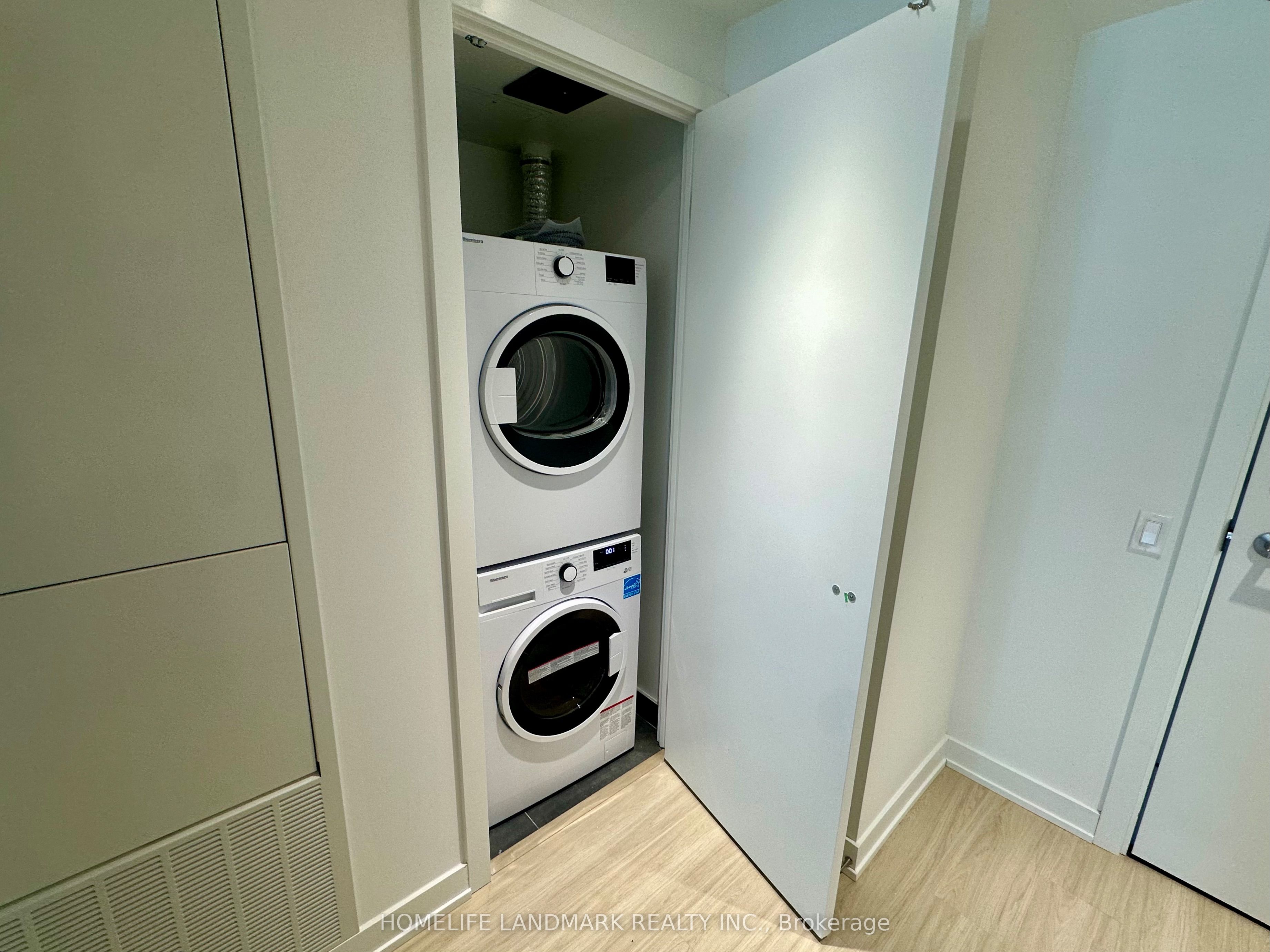 Photo 30 of Unit 4208, 8 Wellesley Street W, Toronto, Bay Street Corridor — HOMEH