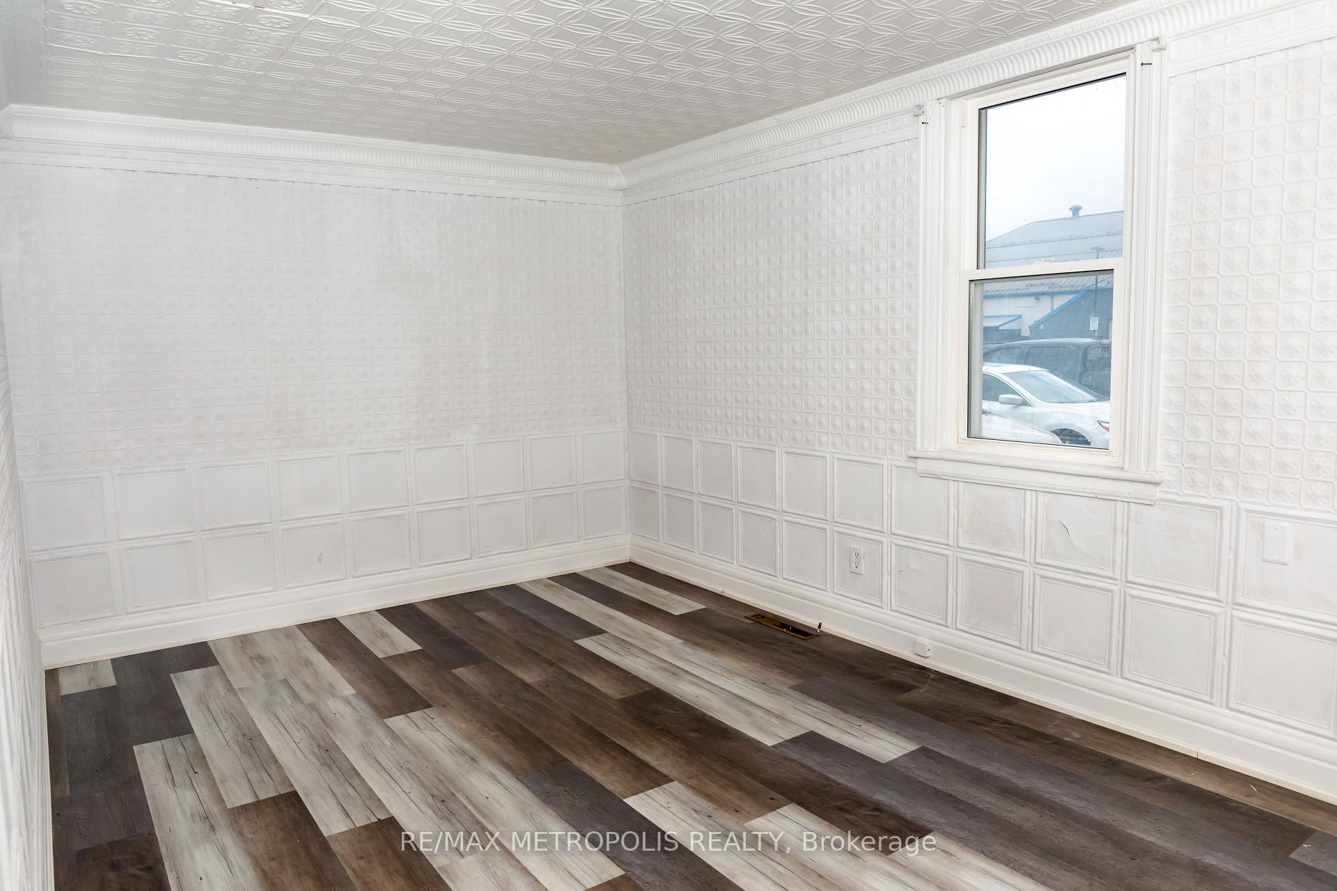 Photo 4 of 525 King Street, Welland, Lincoln/Crowland — HOMEH