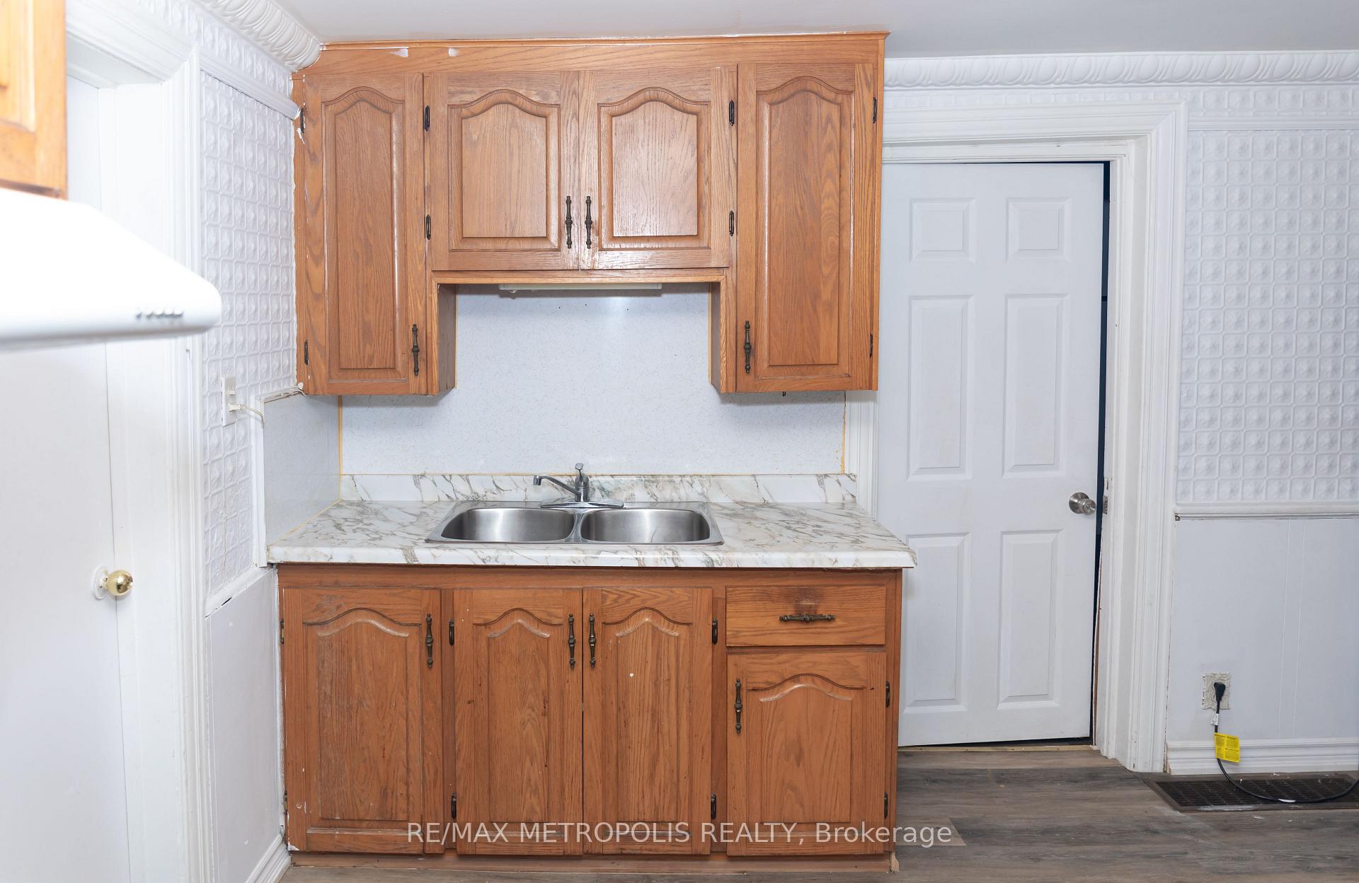 Photo 6 of 525 King Street, Welland, Lincoln/Crowland — HOMEH