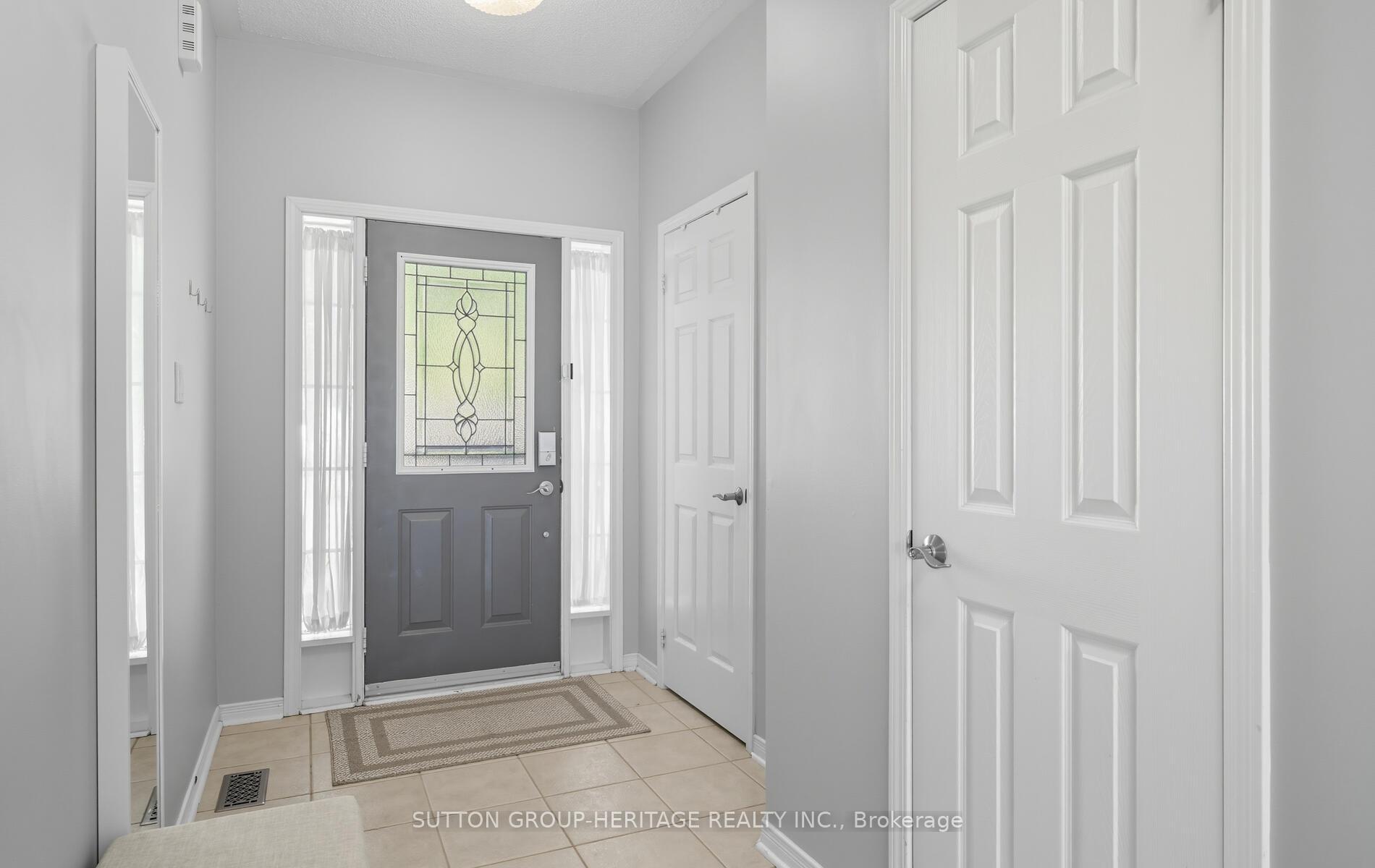 Photo 2 of 9 Bliss Court, Whitby, Port Whitby — HOMEH