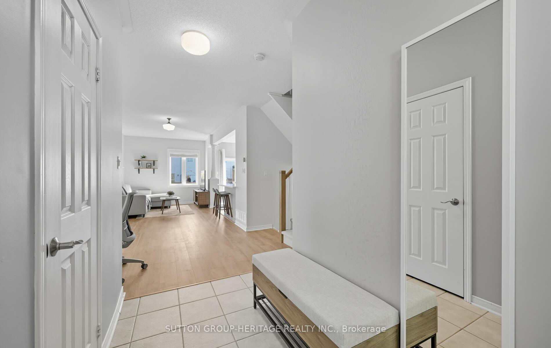 Photo 3 of 9 Bliss Court, Whitby, Port Whitby — HOMEH