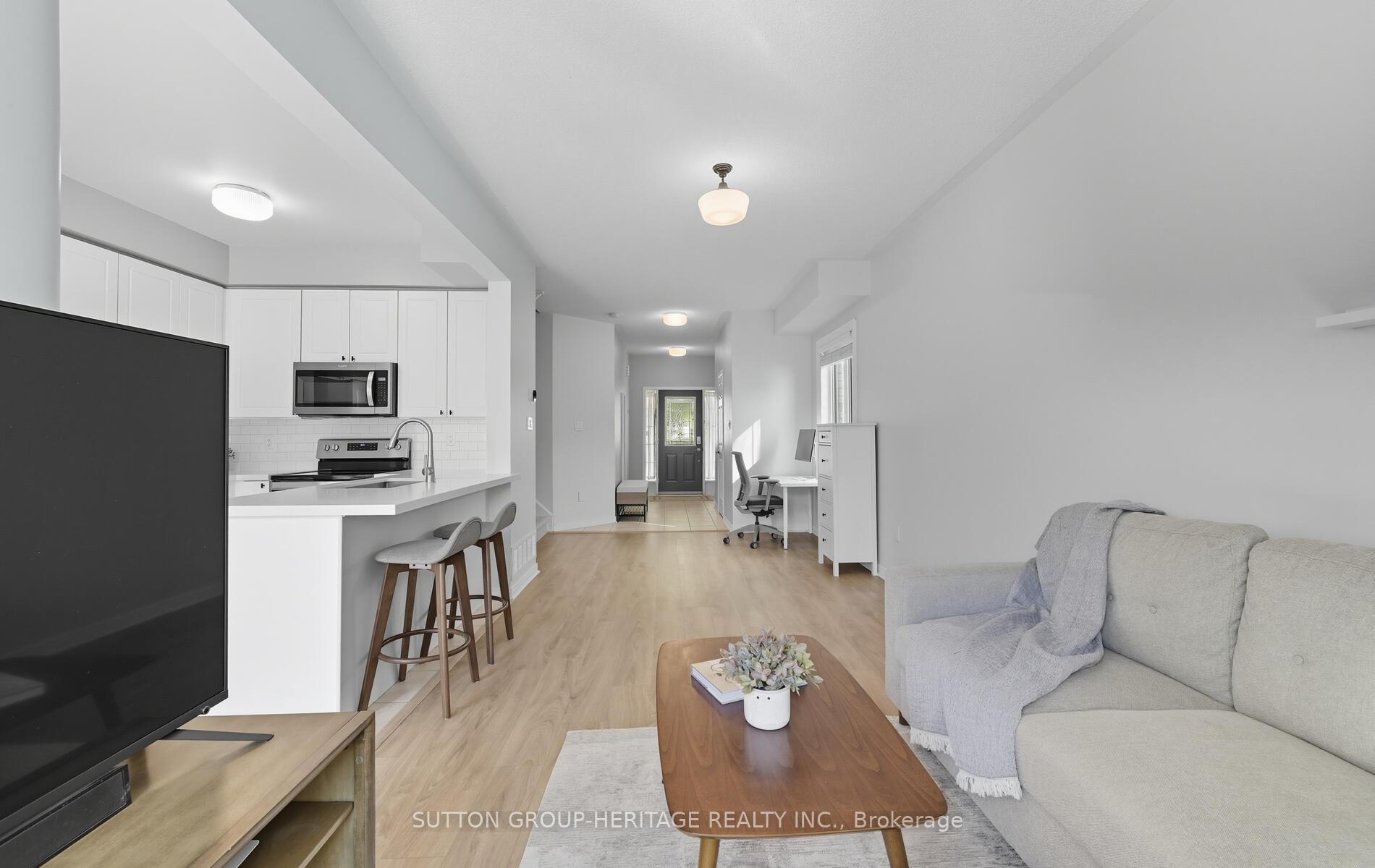 Photo 8 of 9 Bliss Court, Whitby, Port Whitby — HOMEH