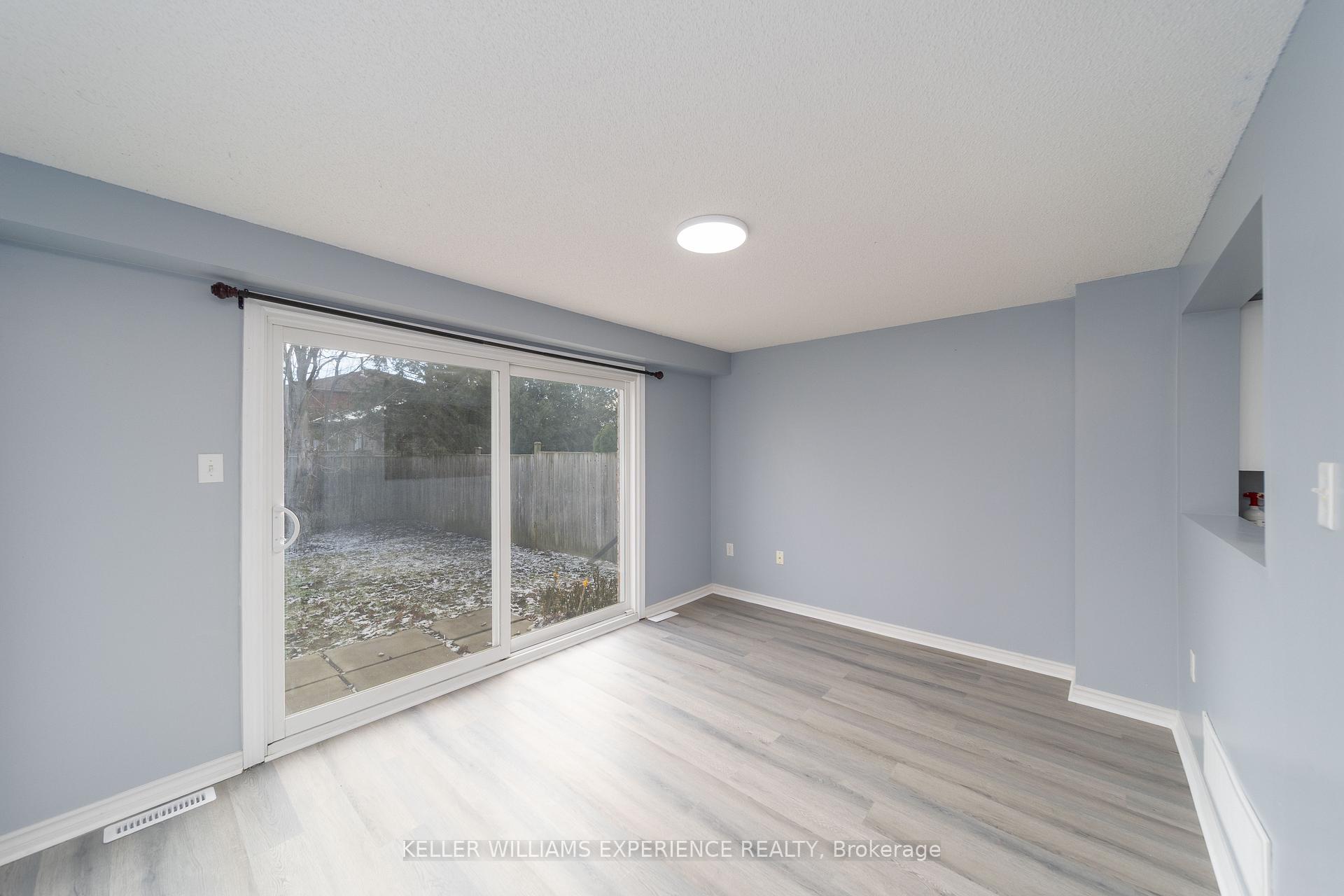 Photo 6 of Unit 27, 38 Kenwell Crescent, Barrie, Holly — HOMEH