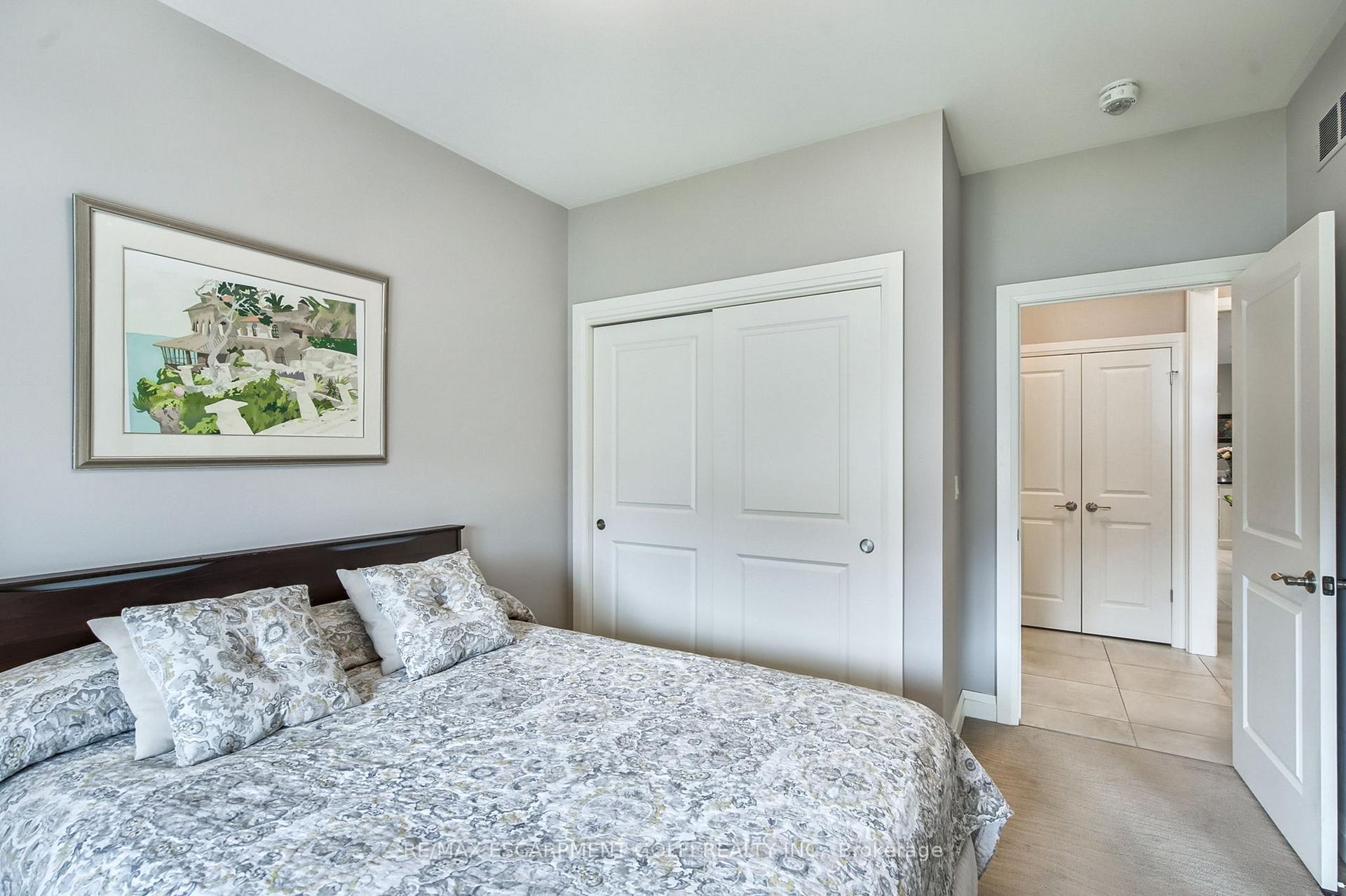 Photo 9 of 241 Old Course Trail, Welland, Hwy 406/Welland — HOMEH