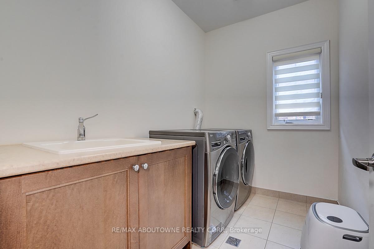 Photo 38 of 65 Abner Miles Drive, Vaughan, Patterson — HOMEH