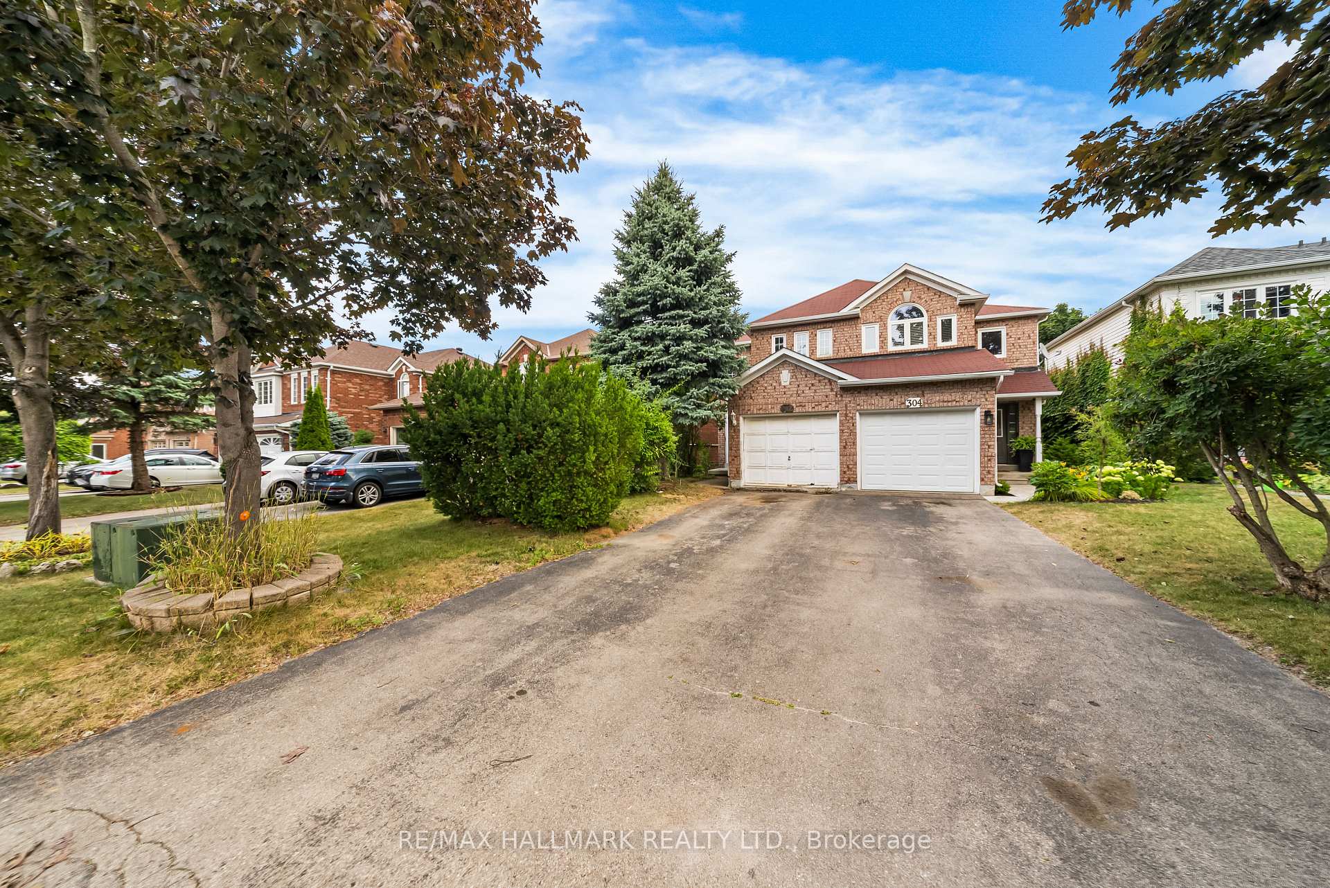 Photo 1 of 302 Pinnacle Trail, Aurora, Bayview Wellington — HOMEH