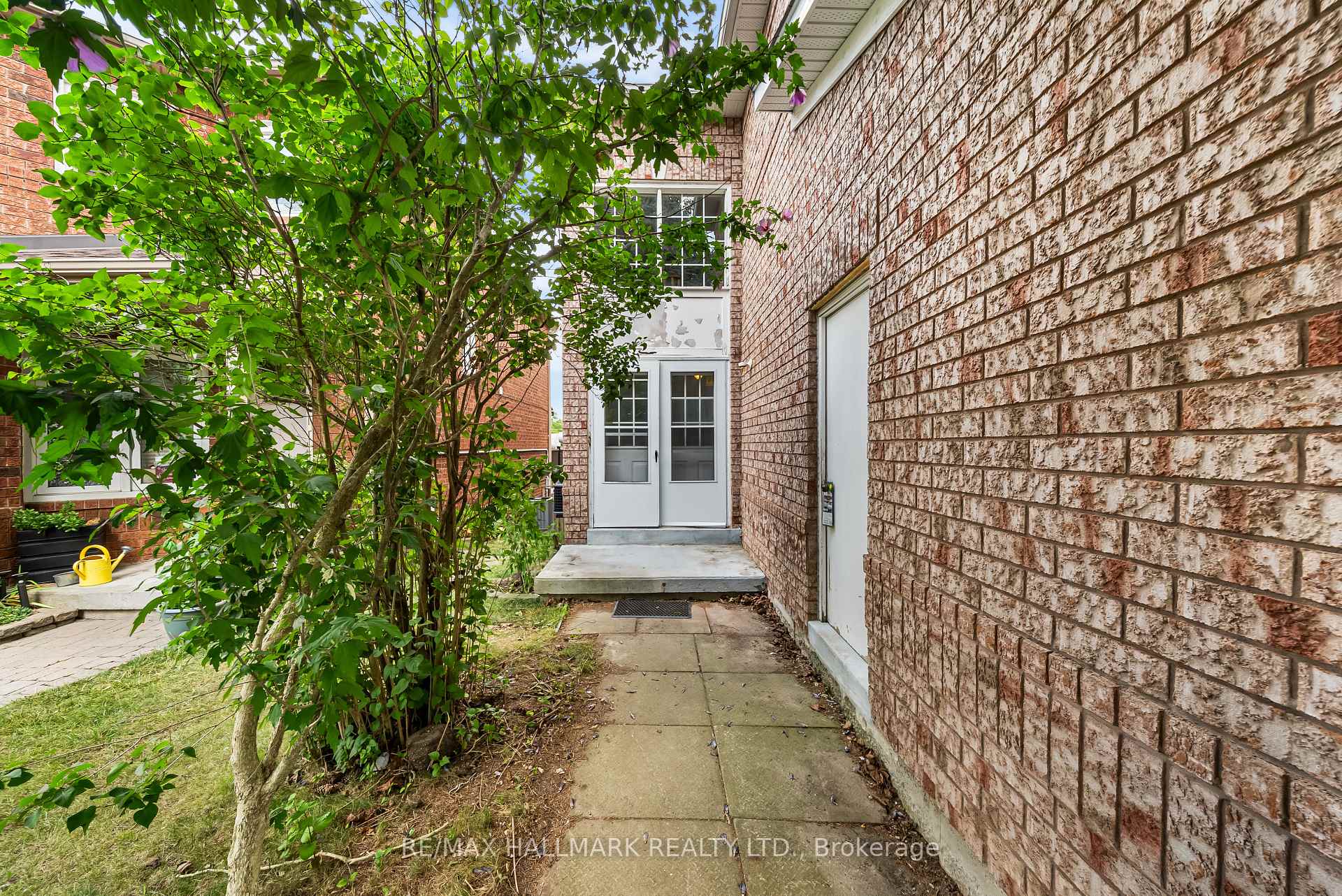 Photo 2 of 302 Pinnacle Trail, Aurora, Bayview Wellington — HOMEH