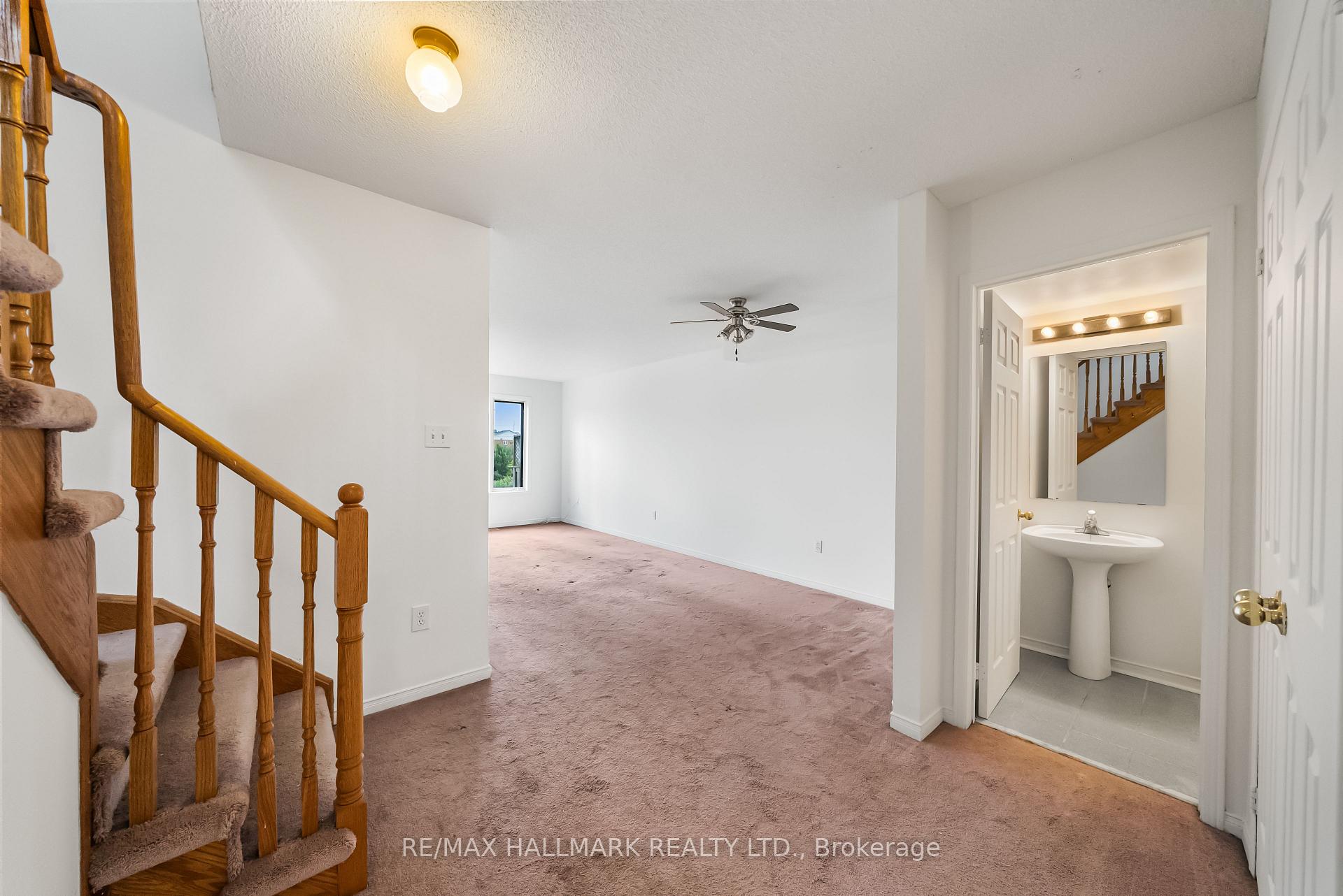 Photo 3 of 302 Pinnacle Trail, Aurora, Bayview Wellington — HOMEH