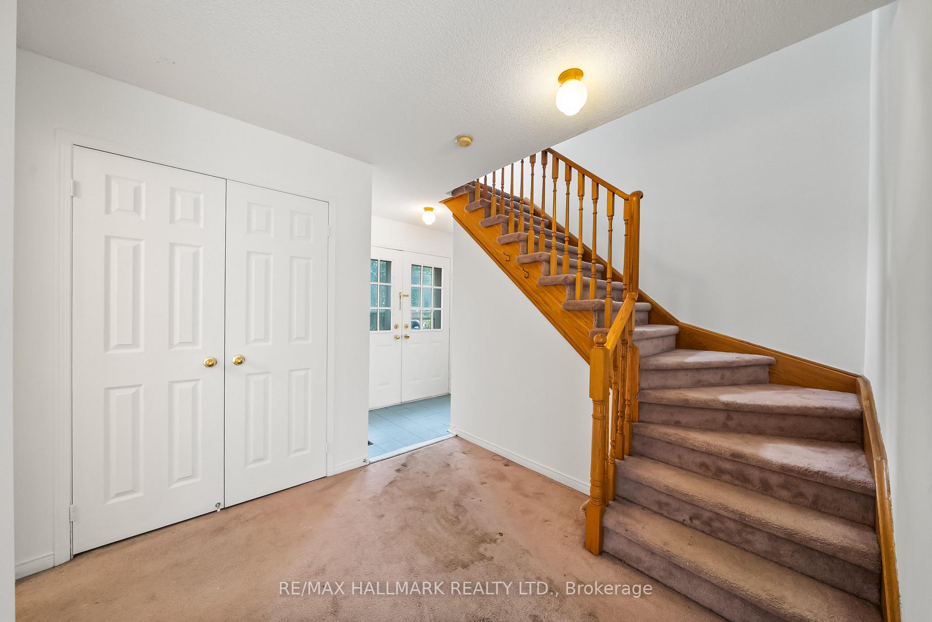 Photo 5 of 302 Pinnacle Trail, Aurora, Bayview Wellington — HOMEH