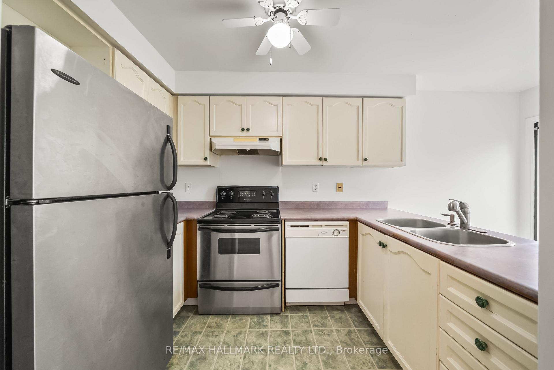 Photo 7 of 302 Pinnacle Trail, Aurora, Bayview Wellington — HOMEH