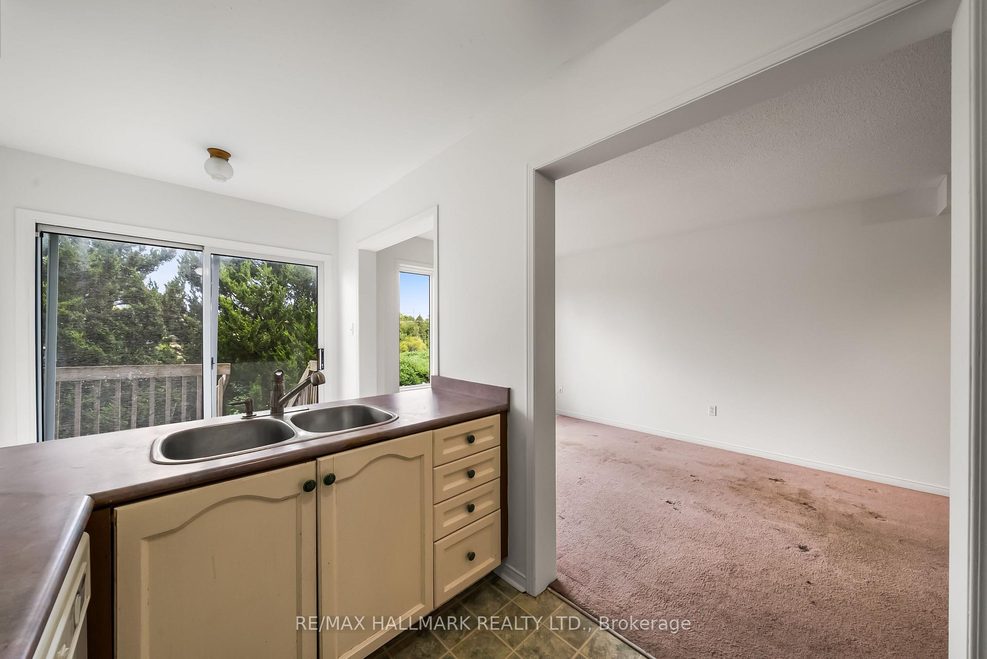 Photo 10 of 302 Pinnacle Trail, Aurora, Bayview Wellington — HOMEH