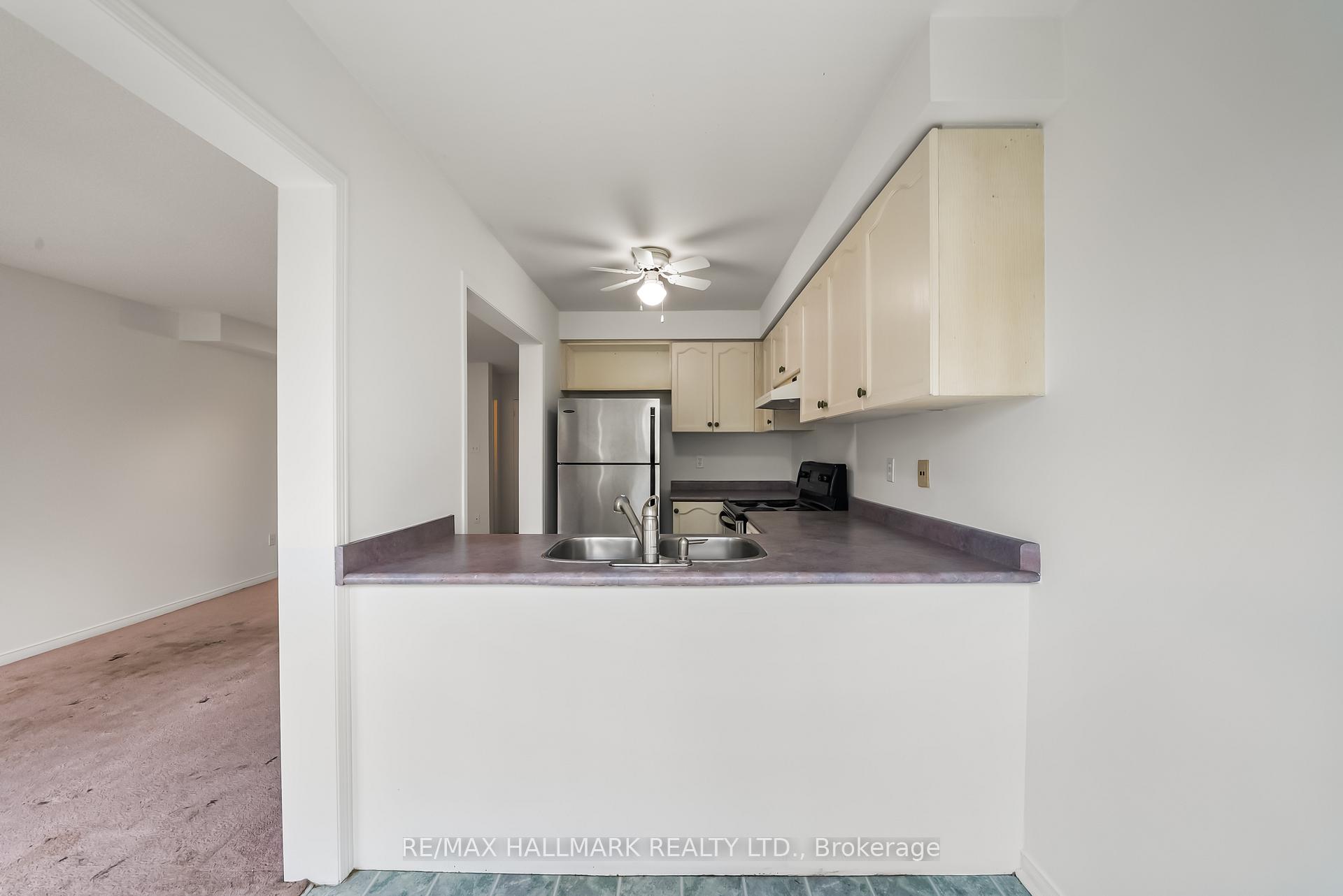 Photo 11 of 302 Pinnacle Trail, Aurora, Bayview Wellington — HOMEH