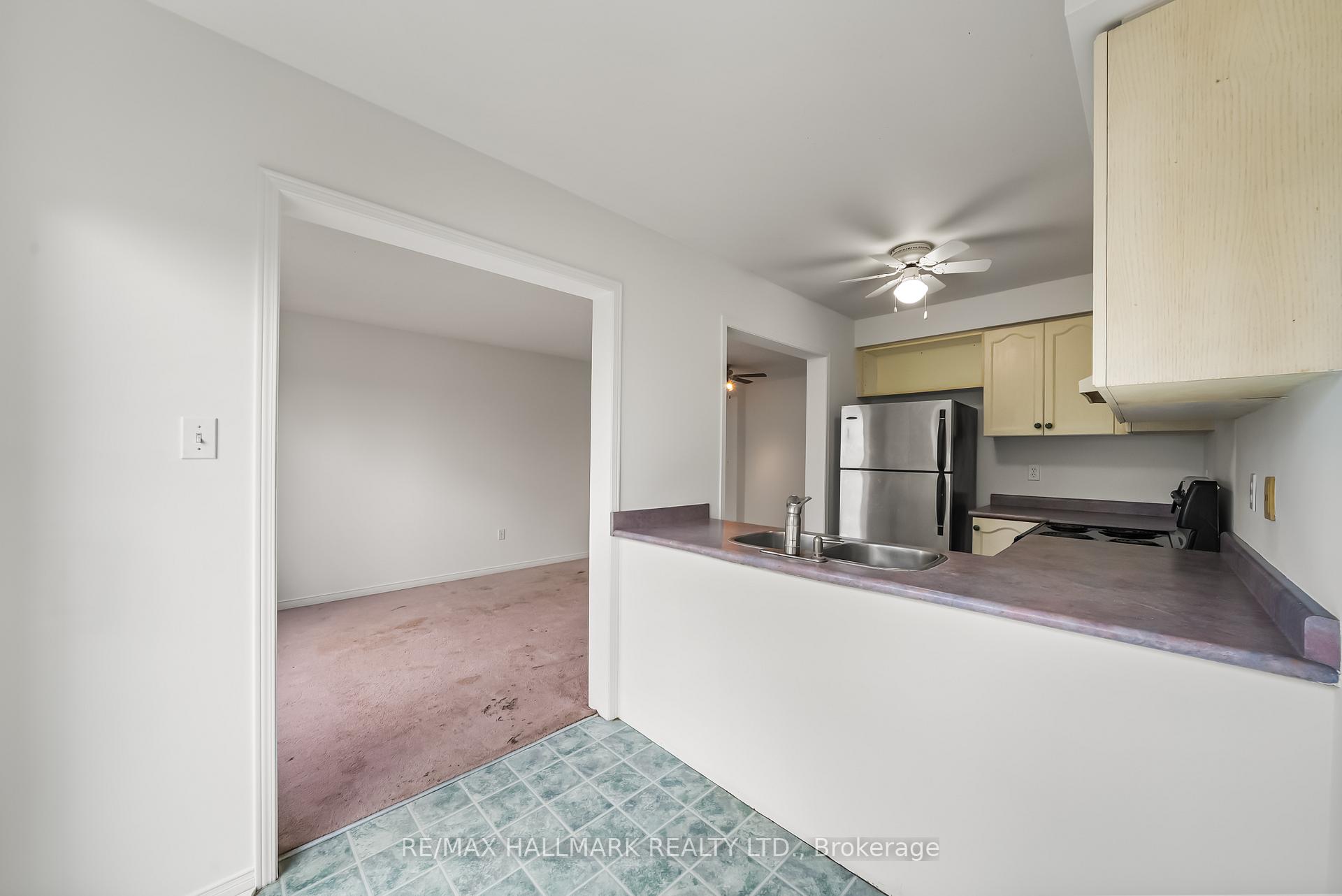 Photo 12 of 302 Pinnacle Trail, Aurora, Bayview Wellington — HOMEH