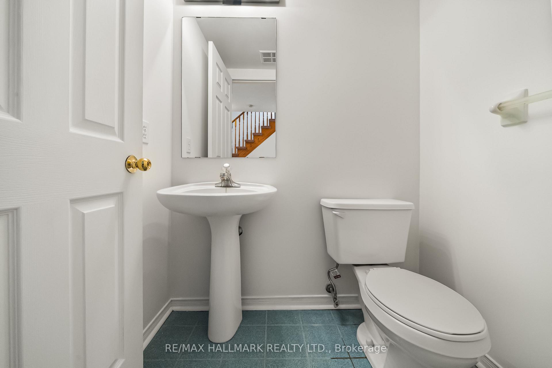 Photo 30 of 302 Pinnacle Trail, Aurora, Bayview Wellington — HOMEH