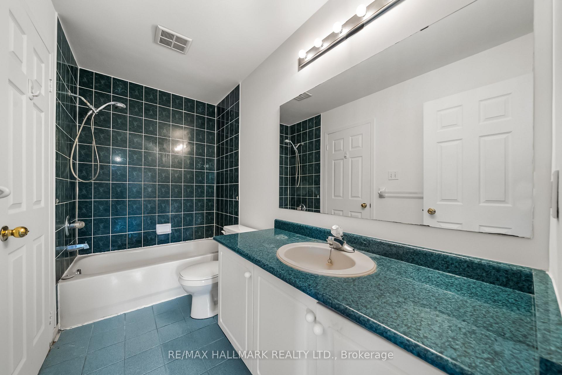 Photo 19 of 302 Pinnacle Trail, Aurora, Bayview Wellington — HOMEH