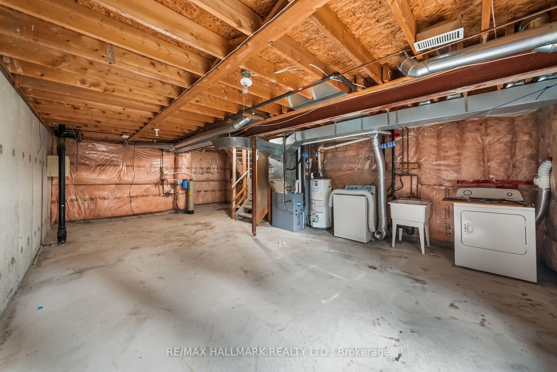 Photo 25 of 302 Pinnacle Trail, Aurora, Bayview Wellington — HOMEH