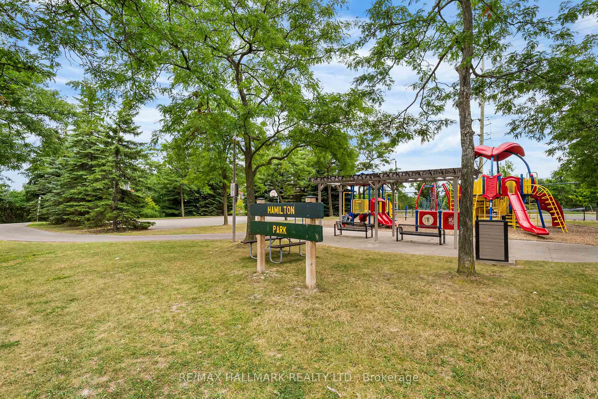Photo 32 of 302 Pinnacle Trail, Aurora, Bayview Wellington — HOMEH
