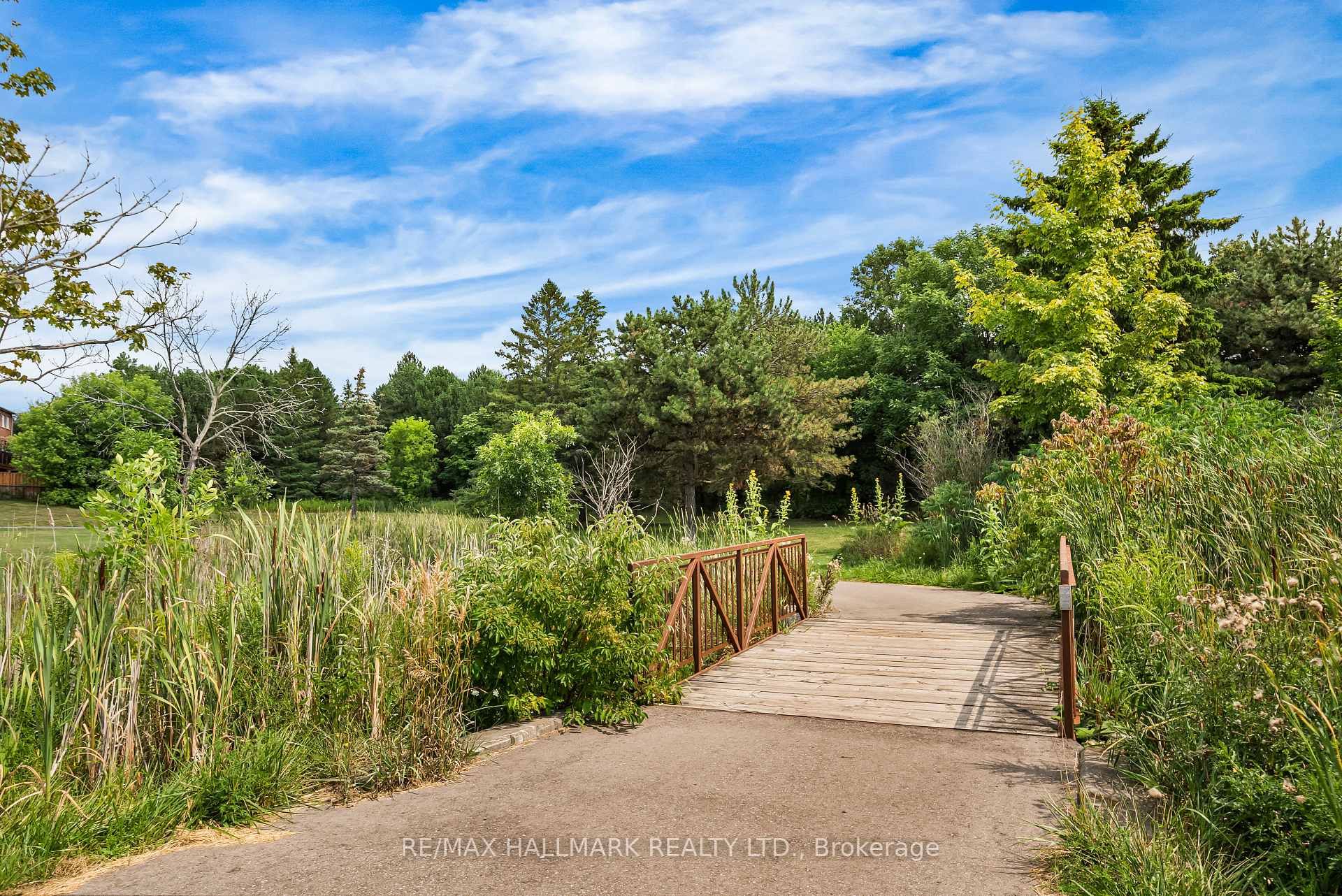 Photo 33 of 302 Pinnacle Trail, Aurora, Bayview Wellington — HOMEH