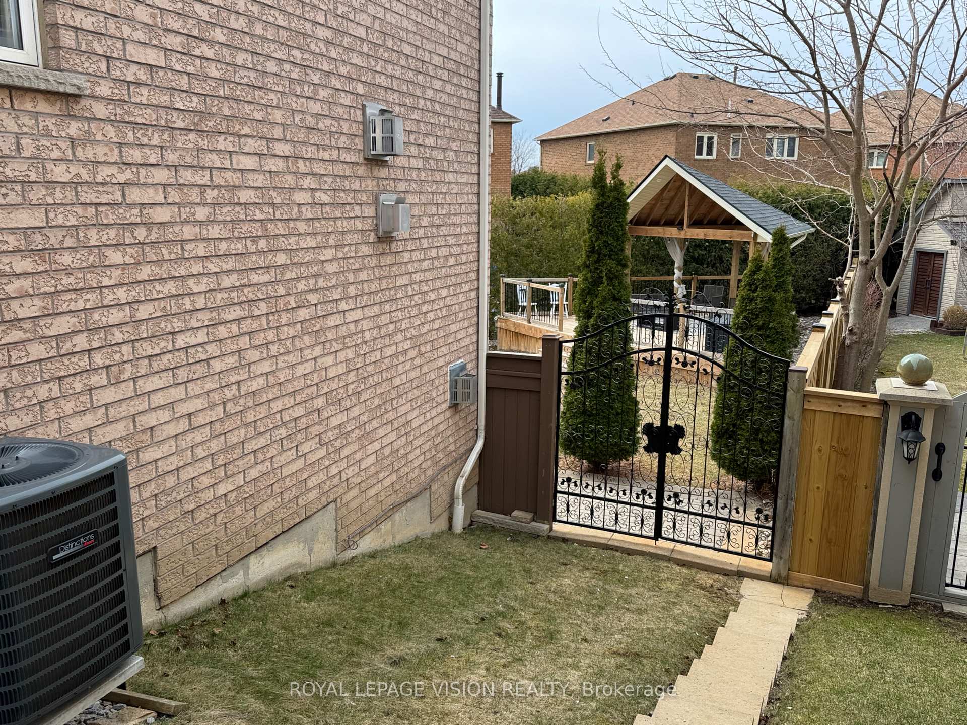 Photo 13 of Unit Basement, 26 Belfountain Drive, Whitby, Rolling Acres — HOMEH