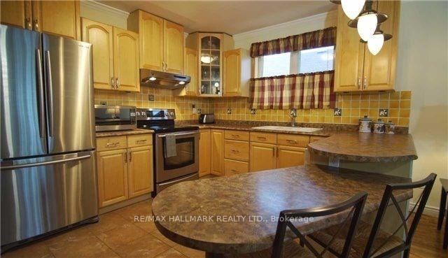 Photo 2 of Unit Main Fl, 8 Corbett Crescent, Aurora, Aurora Highlands — HOMEH