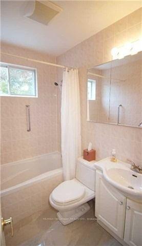 Photo 6 of Unit Main Fl, 8 Corbett Crescent, Aurora, Aurora Highlands — HOMEH
