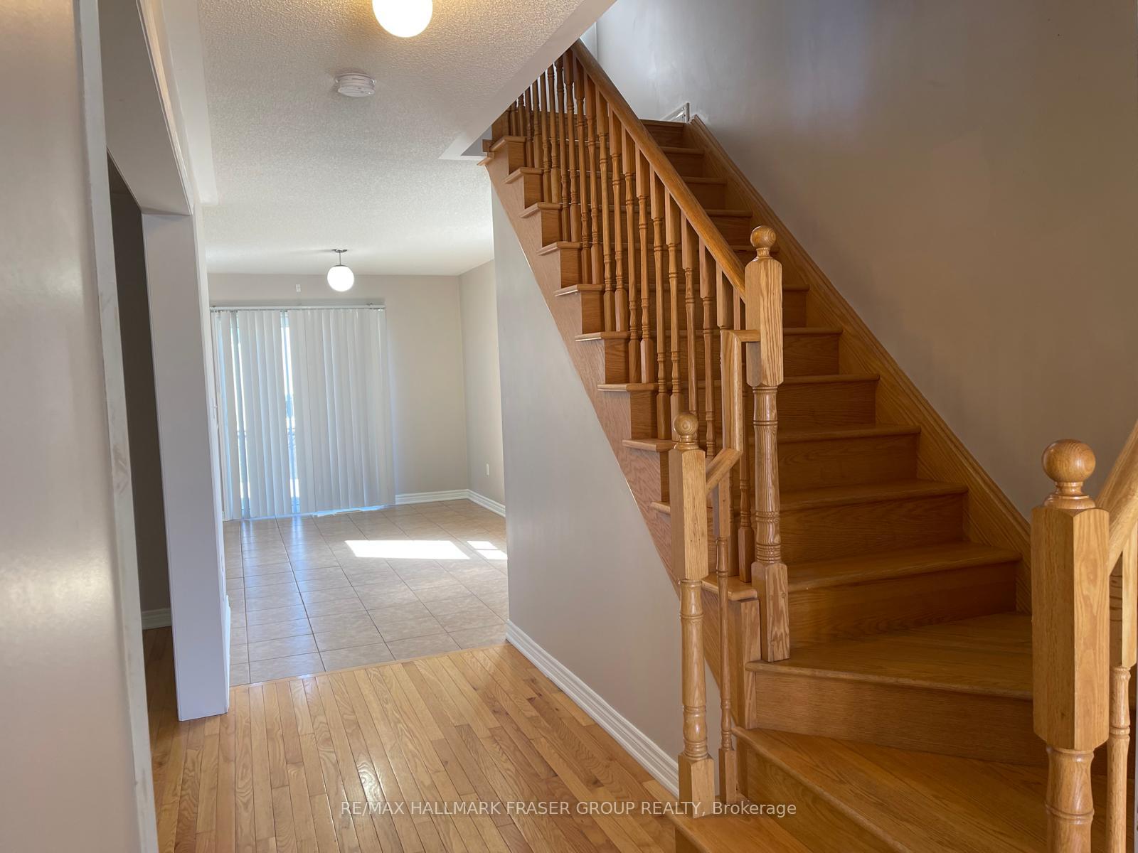 Photo 3 of 67 Brownridge Place, Whitby, Williamsburg — HOMEH