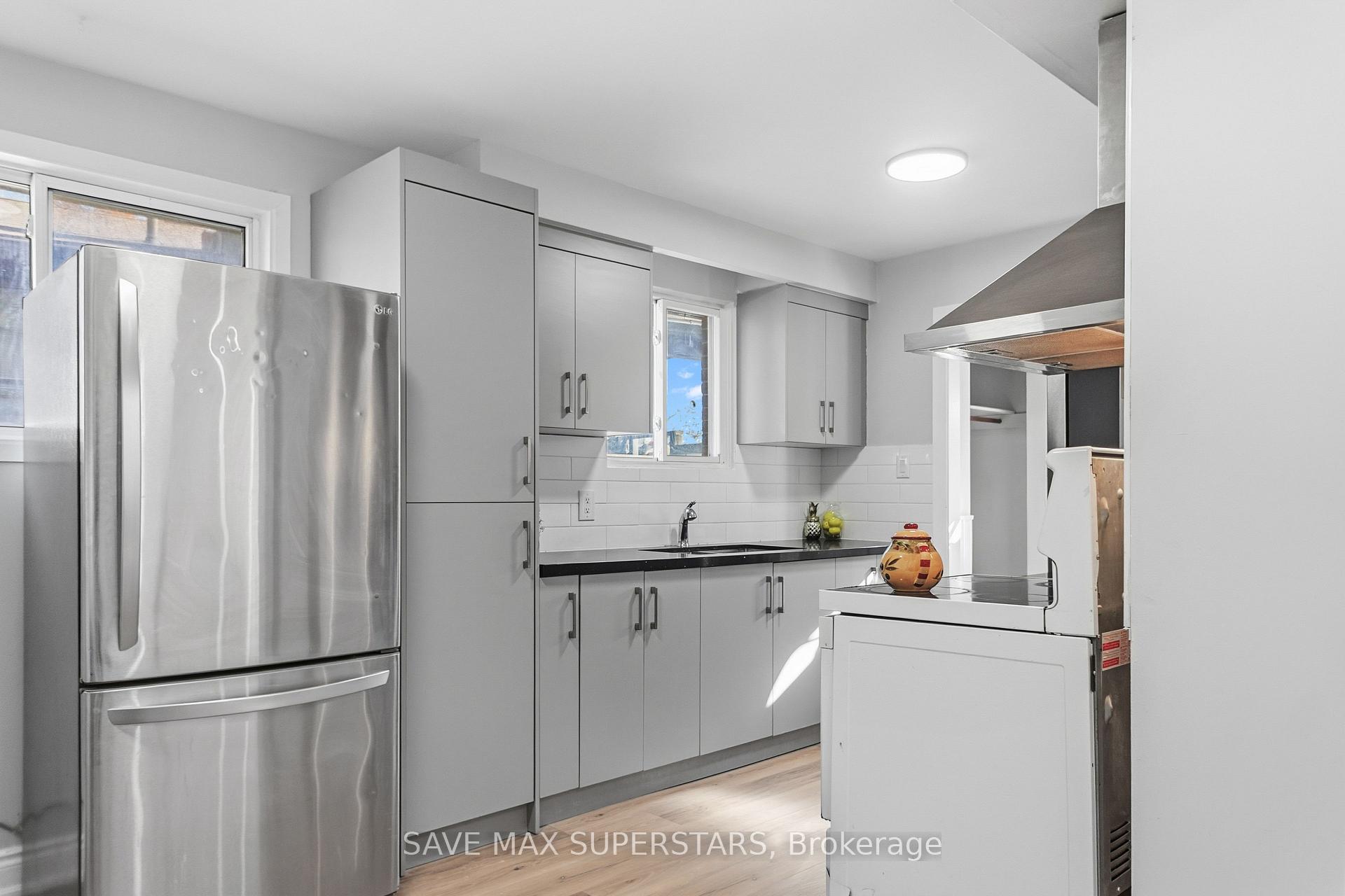 Photo 9 of 71 College Crescent, Barrie, Grove East — HOMEH