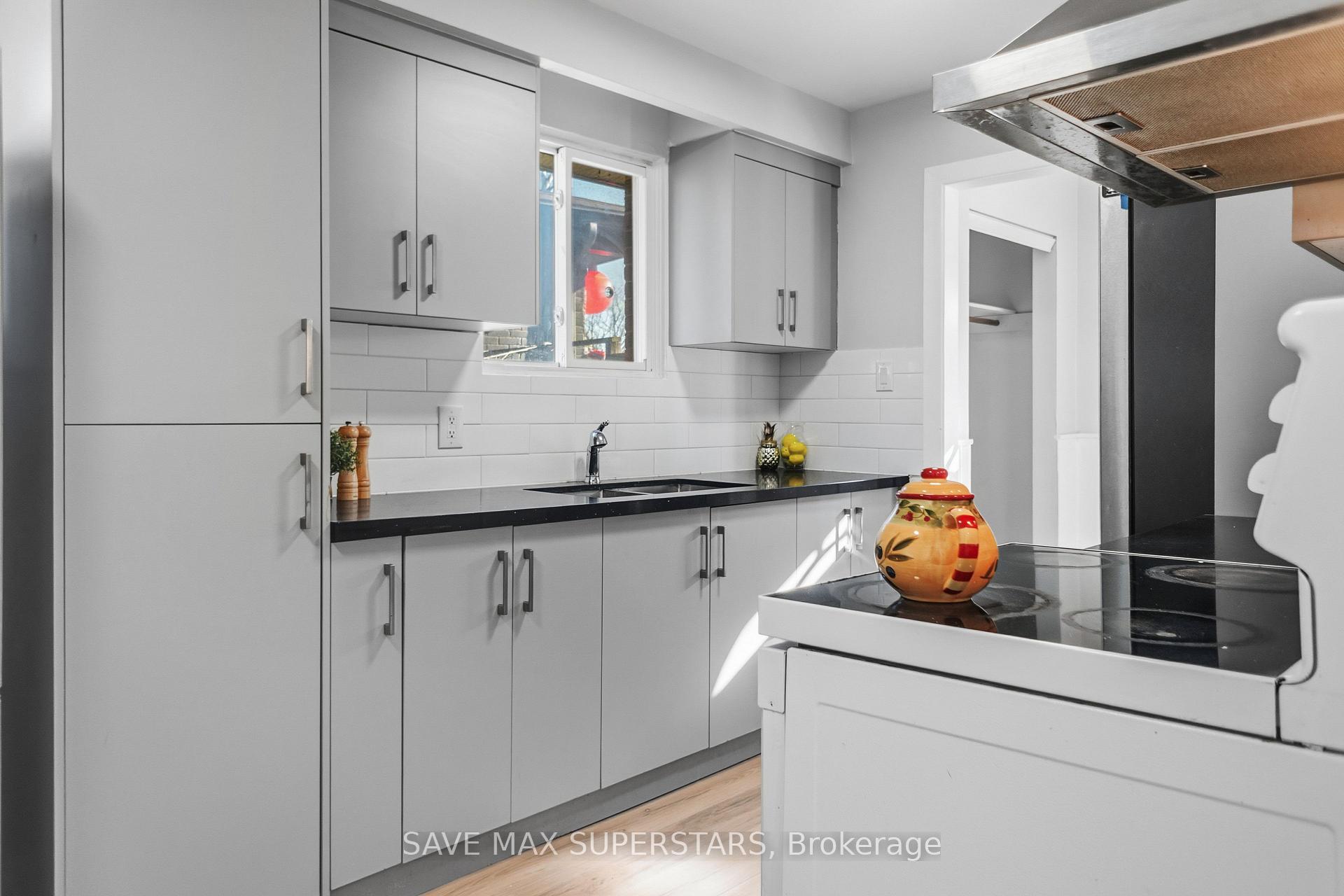 Photo 10 of 71 College Crescent, Barrie, Grove East — HOMEH