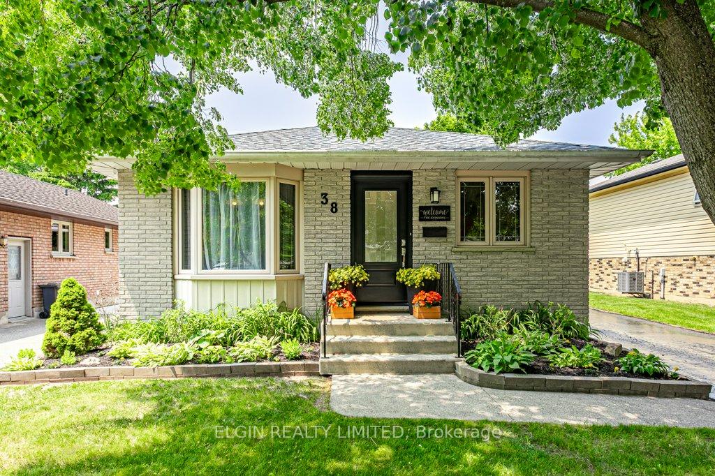 Front of 38 Farmington Avenue