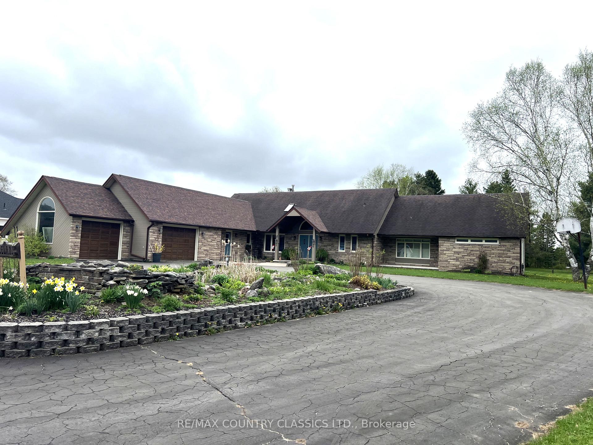 Photo 3 of 11 Golfview Drive, Bancroft, Bancroft Ward — HOMEH