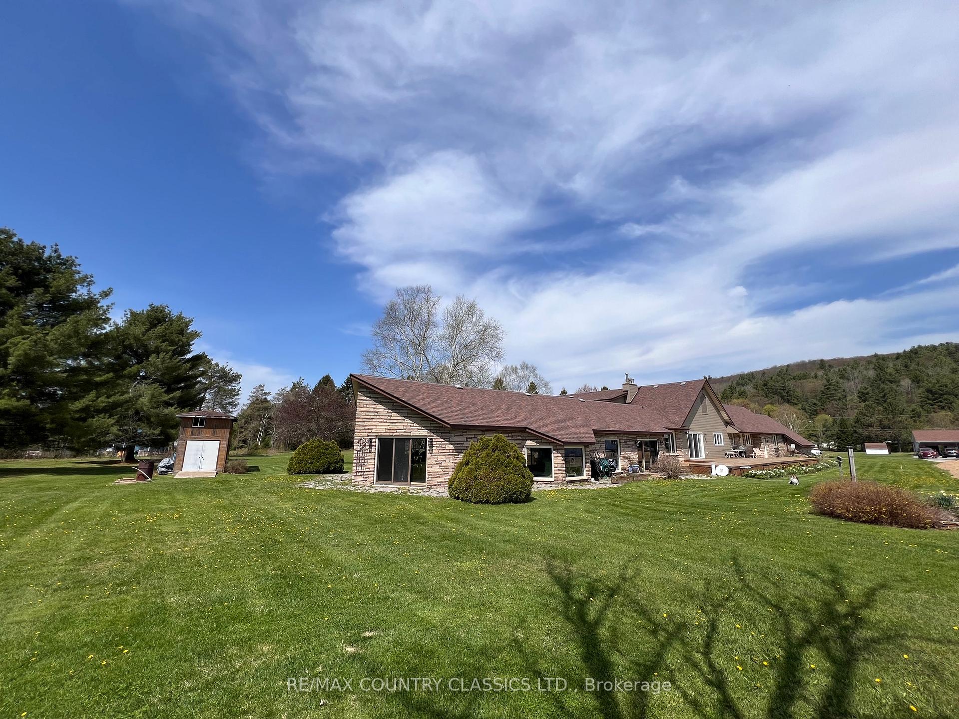 Photo 2 of 11 Golfview Drive, Bancroft, Bancroft Ward — HOMEH
