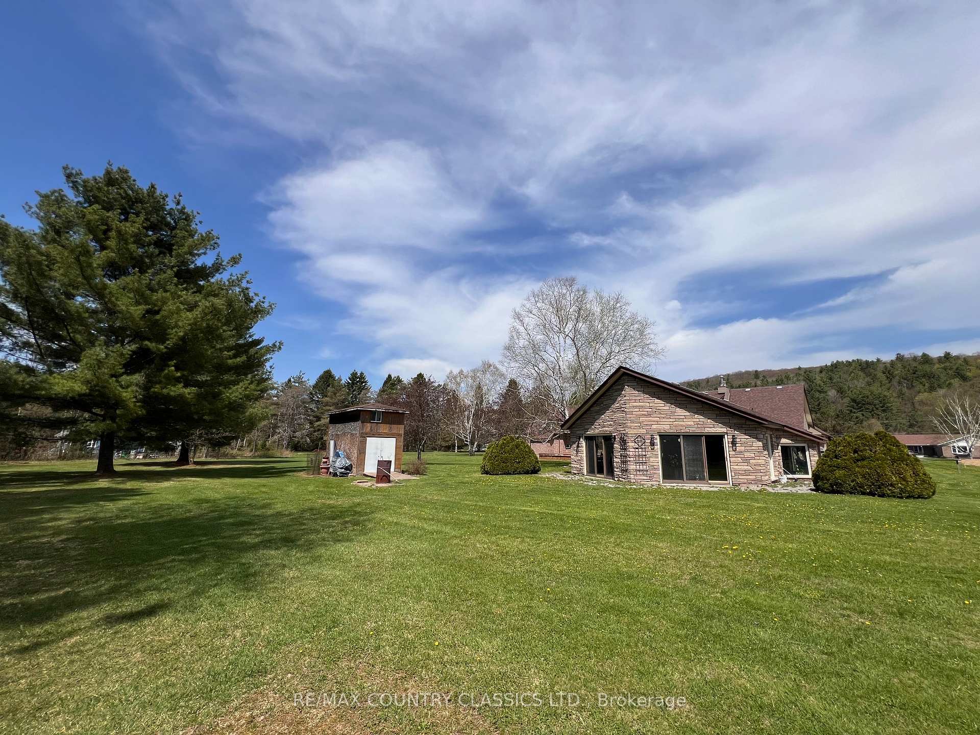 Photo 6 of 11 Golfview Drive, Bancroft, Bancroft Ward — HOMEH