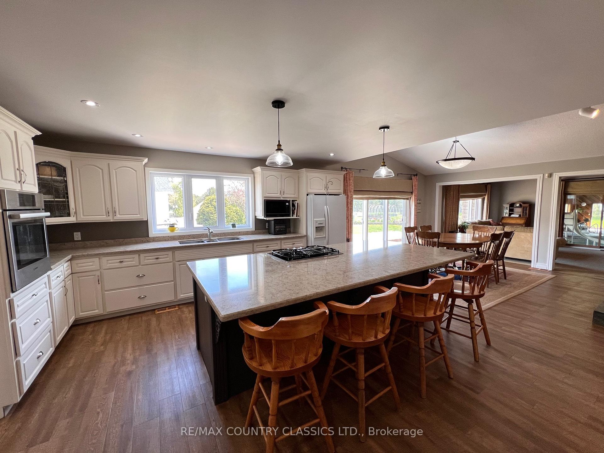 Photo 9 of 11 Golfview Drive, Bancroft, Bancroft Ward — HOMEH