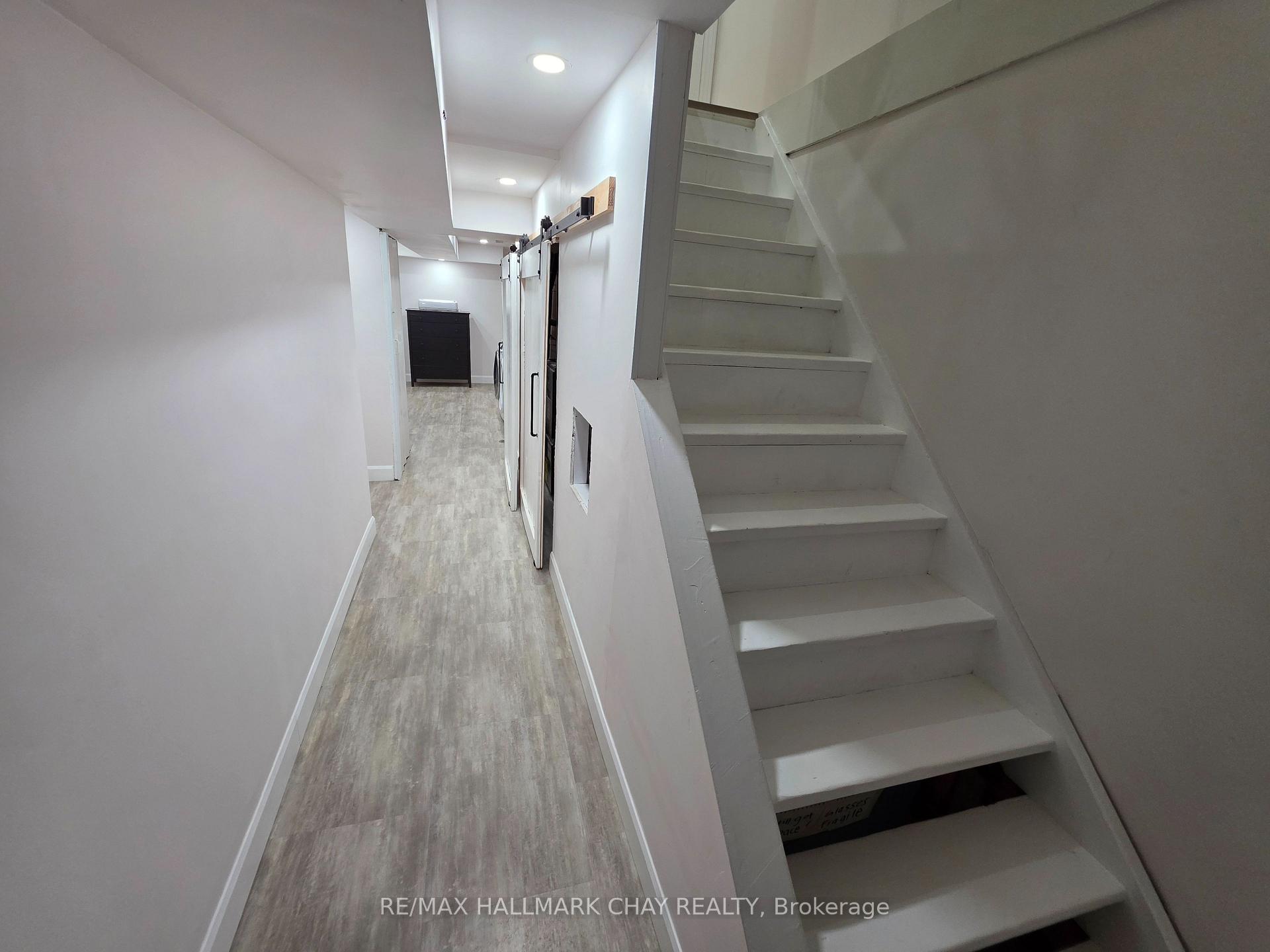 Photo 2 of 54 Shakespeare Crescent, Barrie, Letitia Heights — HOMEH