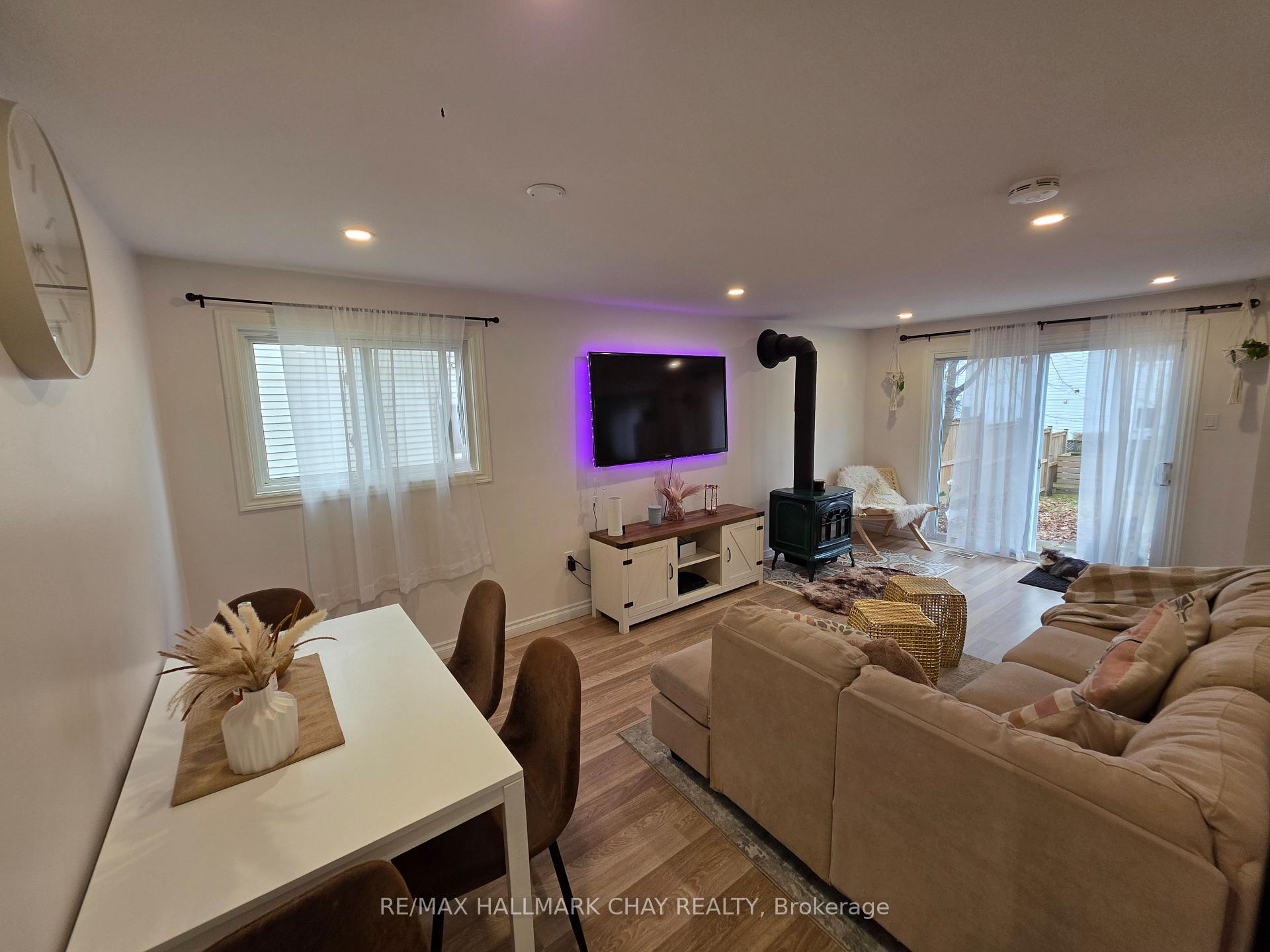 Photo 8 of 54 Shakespeare Crescent, Barrie, Letitia Heights — HOMEH