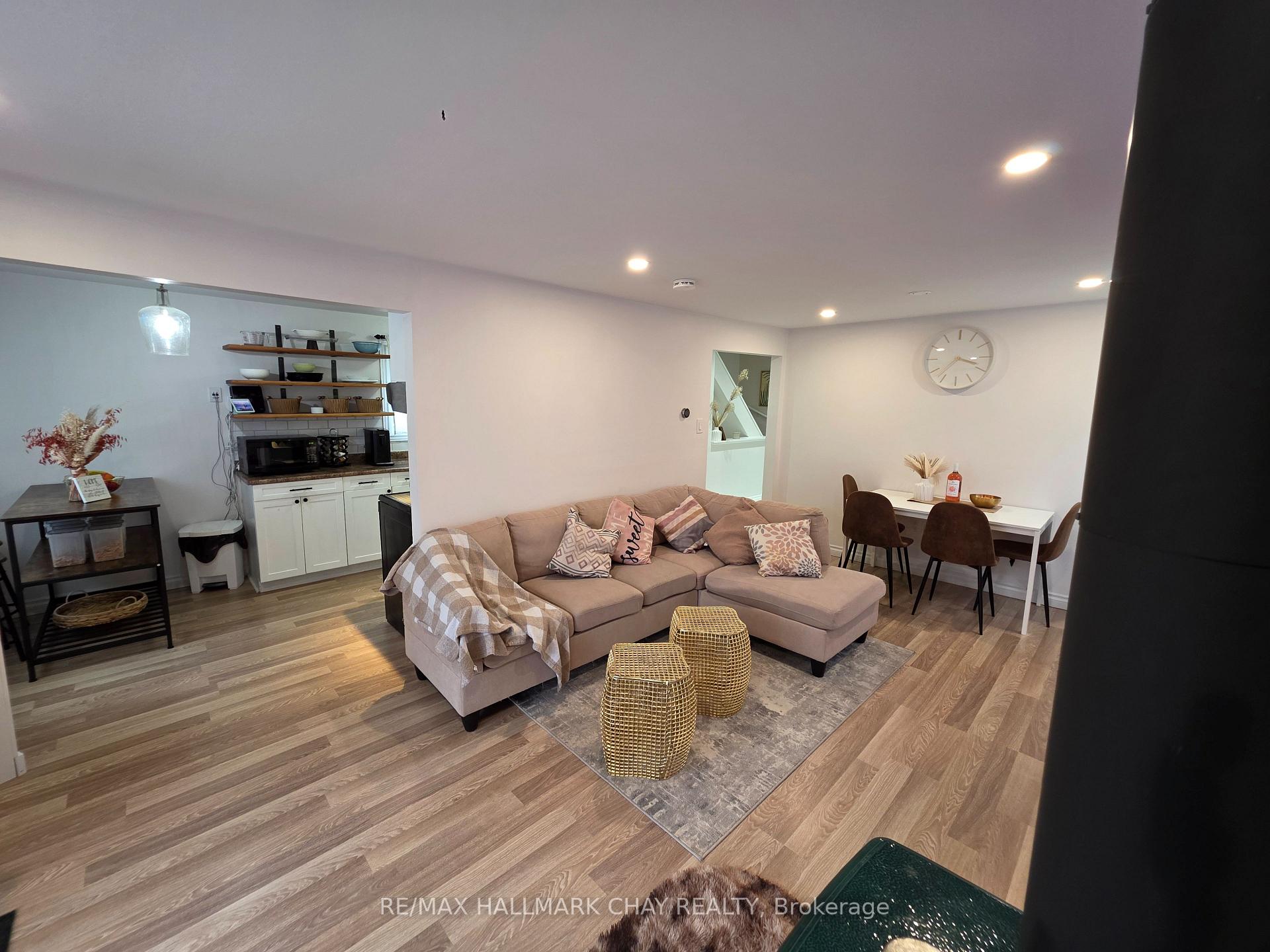Photo 5 of 54 Shakespeare Crescent, Barrie, Letitia Heights — HOMEH