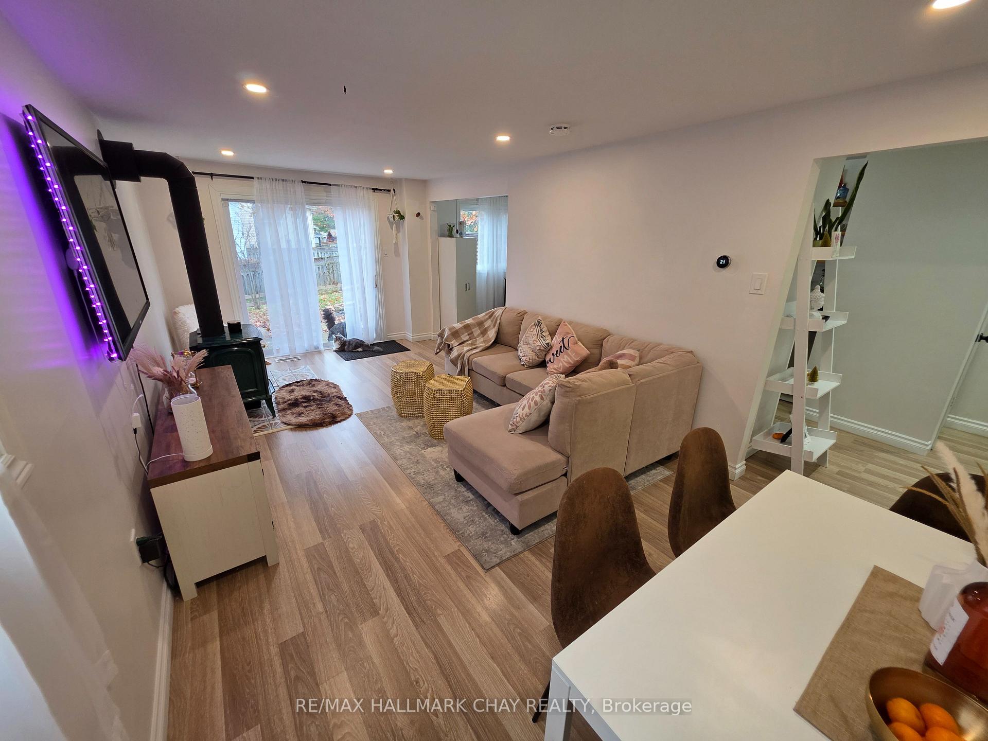 Photo 6 of 54 Shakespeare Crescent, Barrie, Letitia Heights — HOMEH