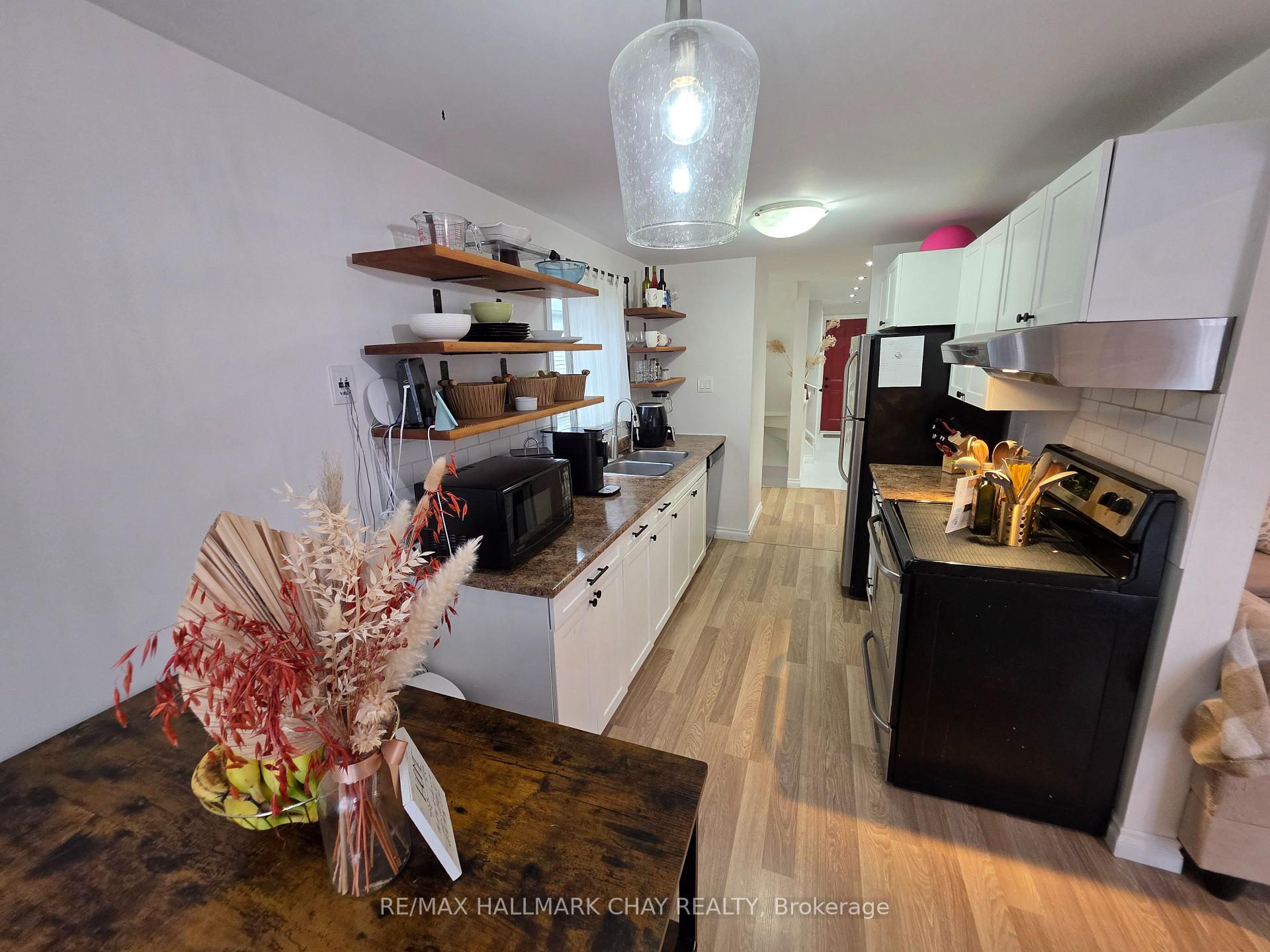 Photo 11 of 54 Shakespeare Crescent, Barrie, Letitia Heights — HOMEH