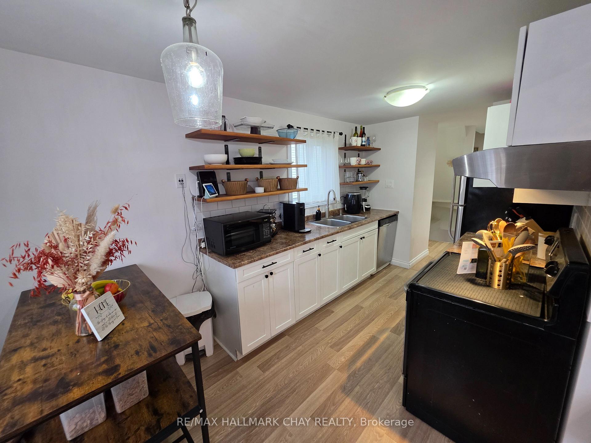 Photo 9 of 54 Shakespeare Crescent, Barrie, Letitia Heights — HOMEH