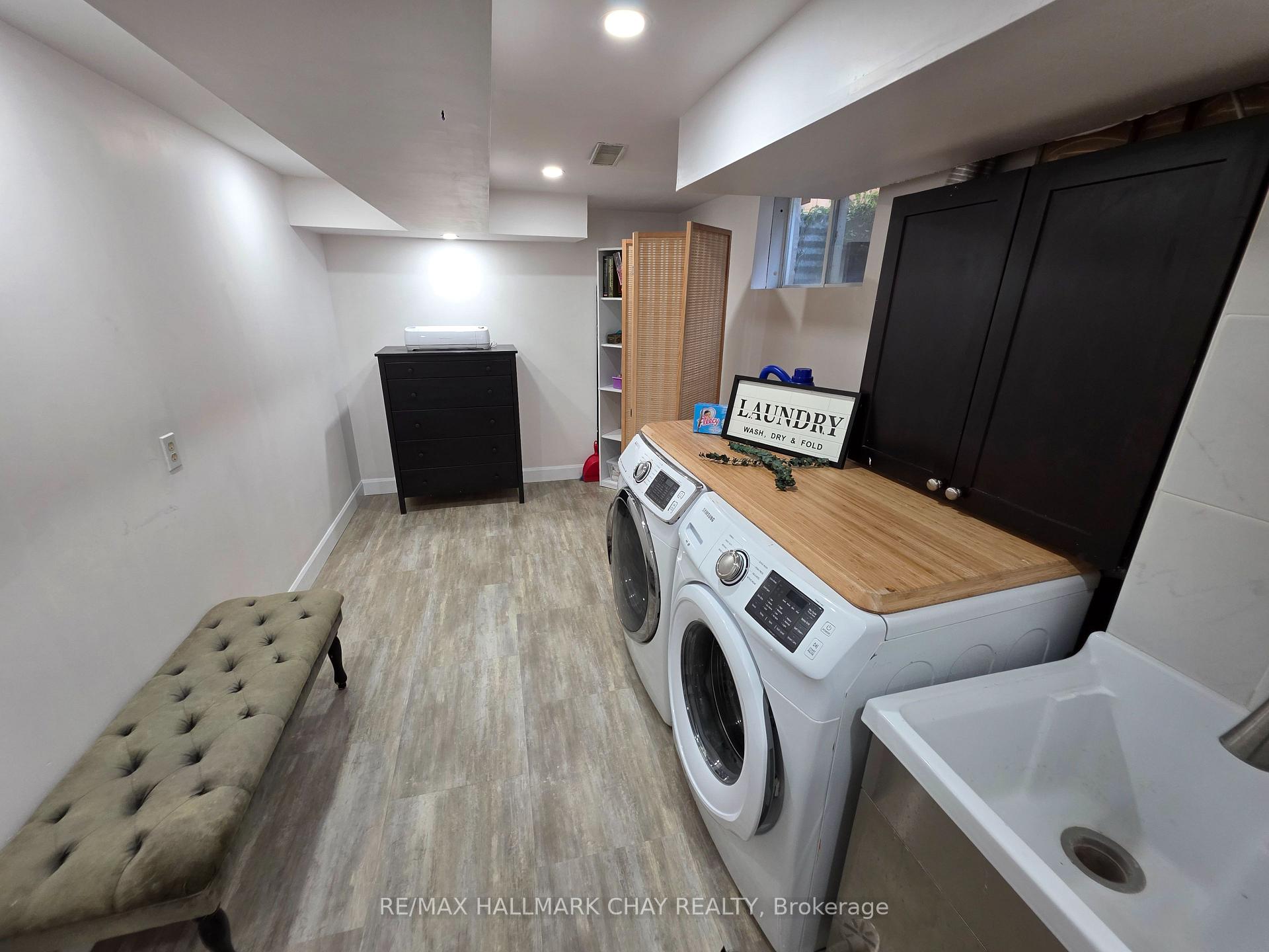 Photo 13 of 54 Shakespeare Crescent, Barrie, Letitia Heights — HOMEH