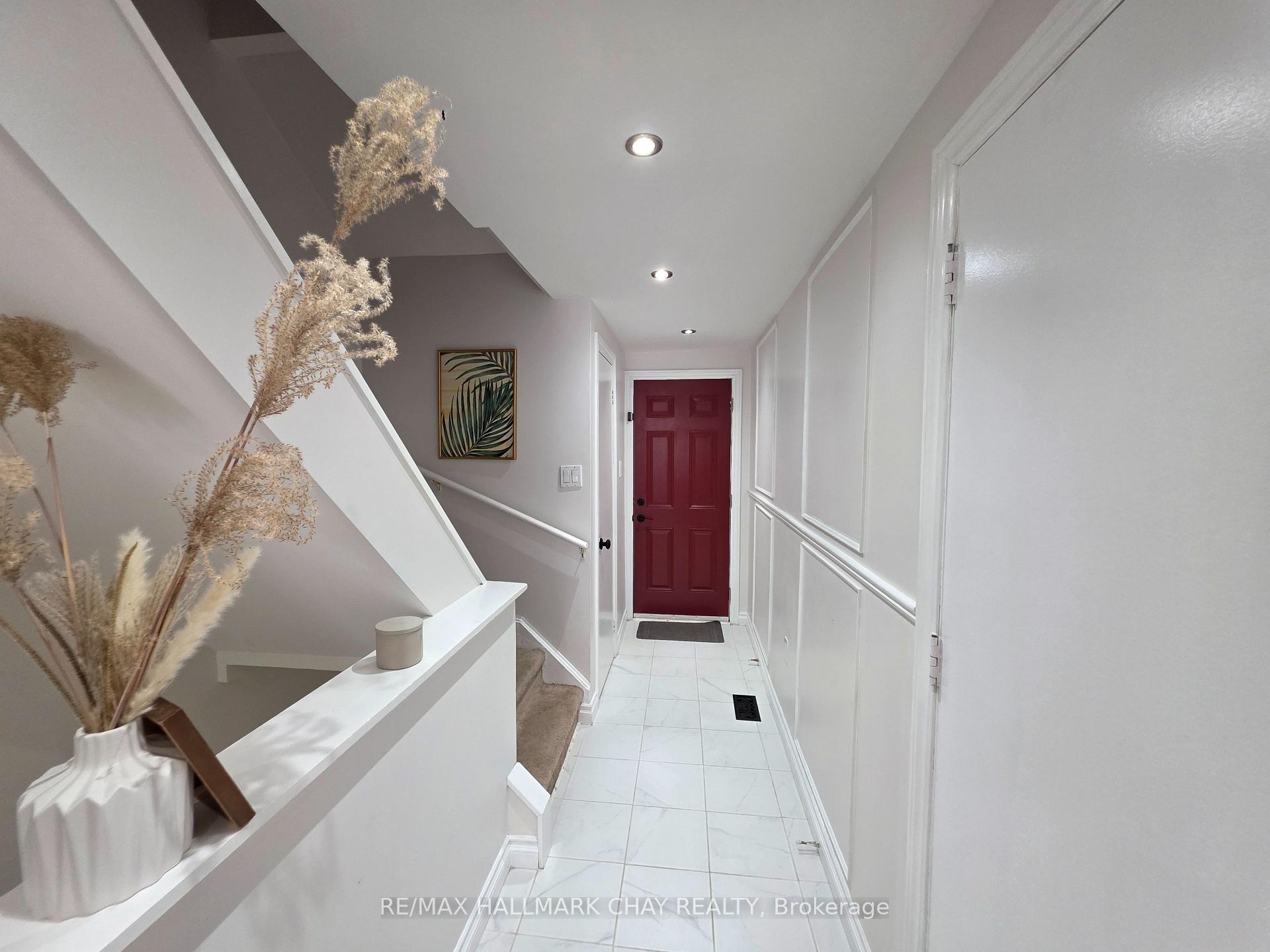 Photo 18 of 54 Shakespeare Crescent, Barrie, Letitia Heights — HOMEH