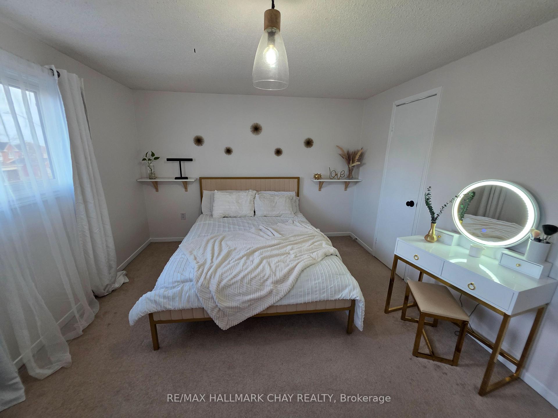 Photo 20 of 54 Shakespeare Crescent, Barrie, Letitia Heights — HOMEH