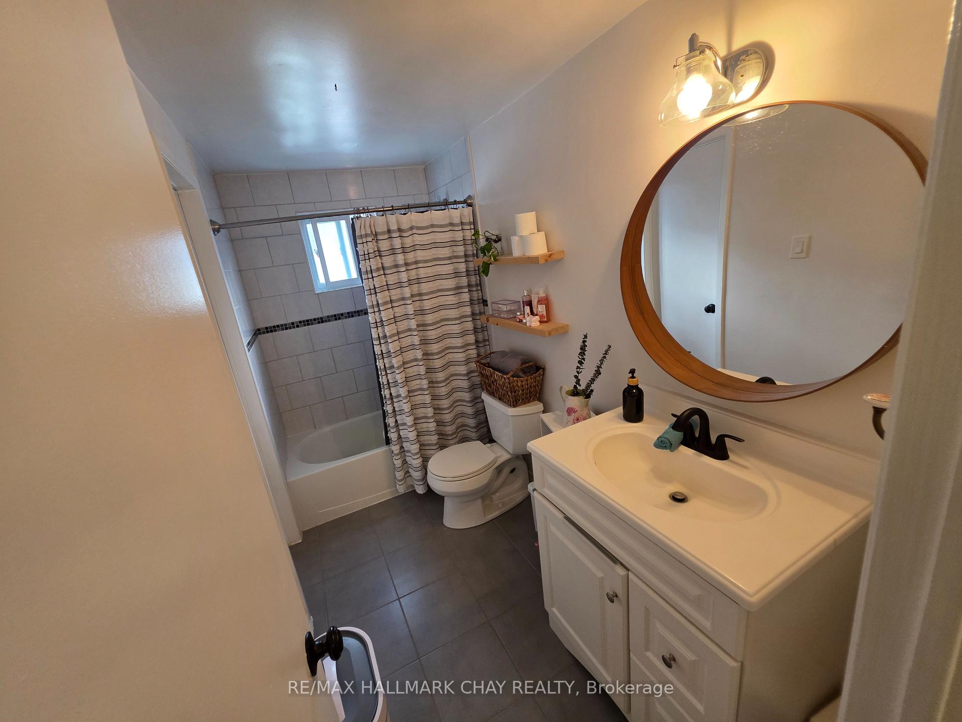 Photo 21 of 54 Shakespeare Crescent, Barrie, Letitia Heights — HOMEH
