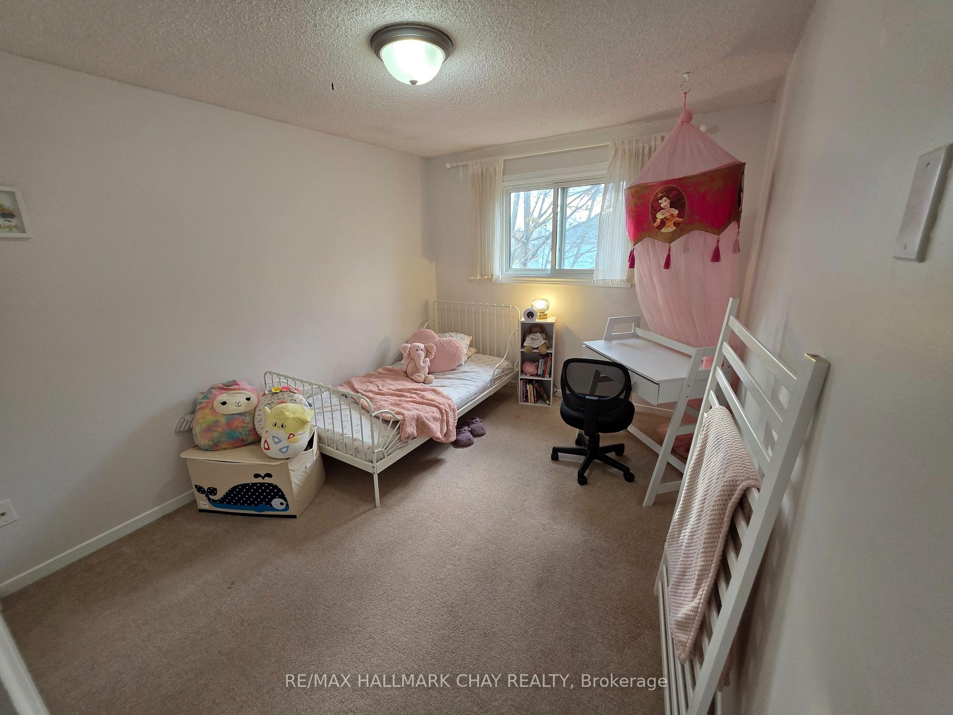 Photo 23 of 54 Shakespeare Crescent, Barrie, Letitia Heights — HOMEH