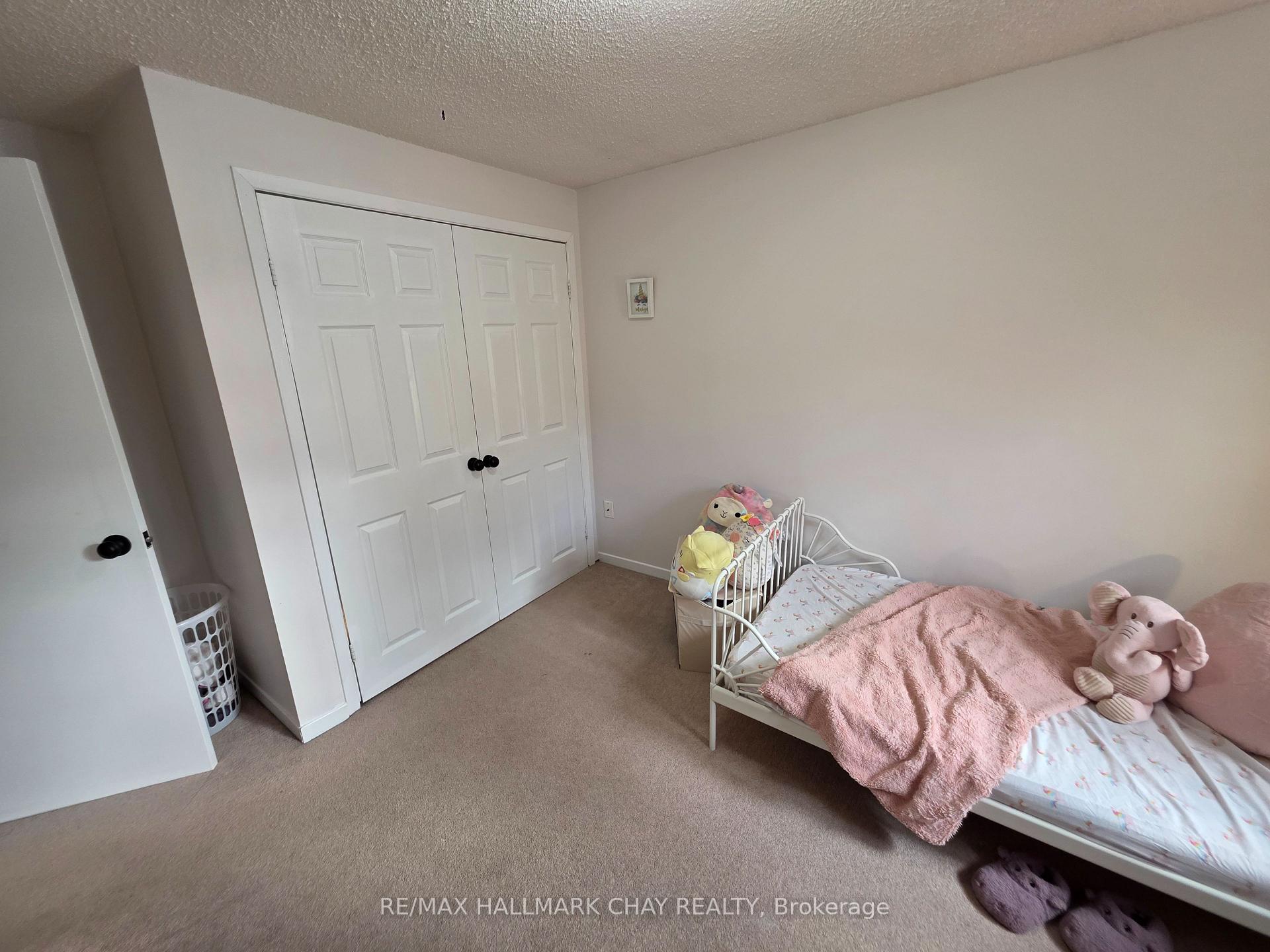 Photo 22 of 54 Shakespeare Crescent, Barrie, Letitia Heights — HOMEH