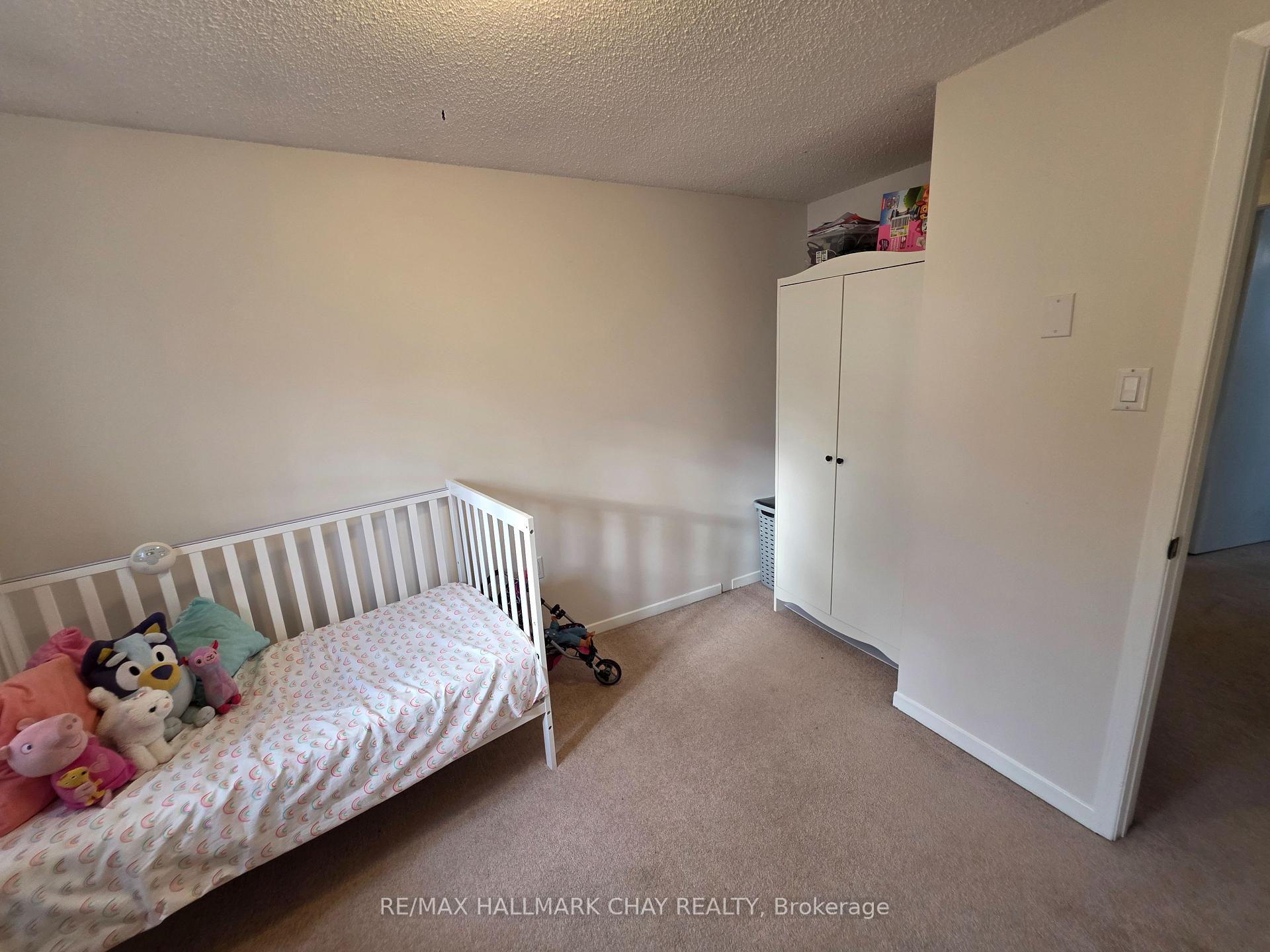 Photo 33 of 54 Shakespeare Crescent, Barrie, Letitia Heights — HOMEH