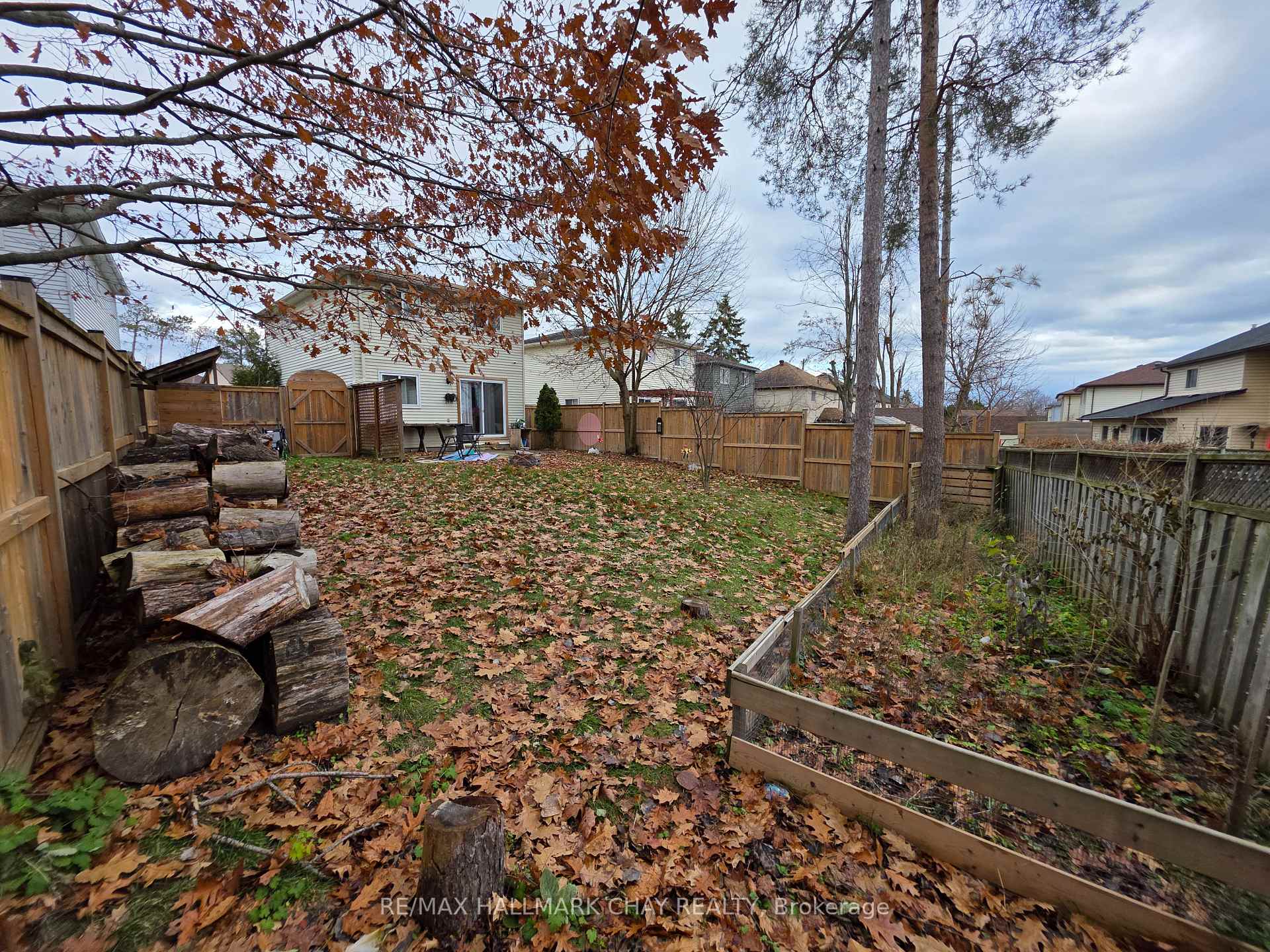 Photo 27 of 54 Shakespeare Crescent, Barrie, Letitia Heights — HOMEH